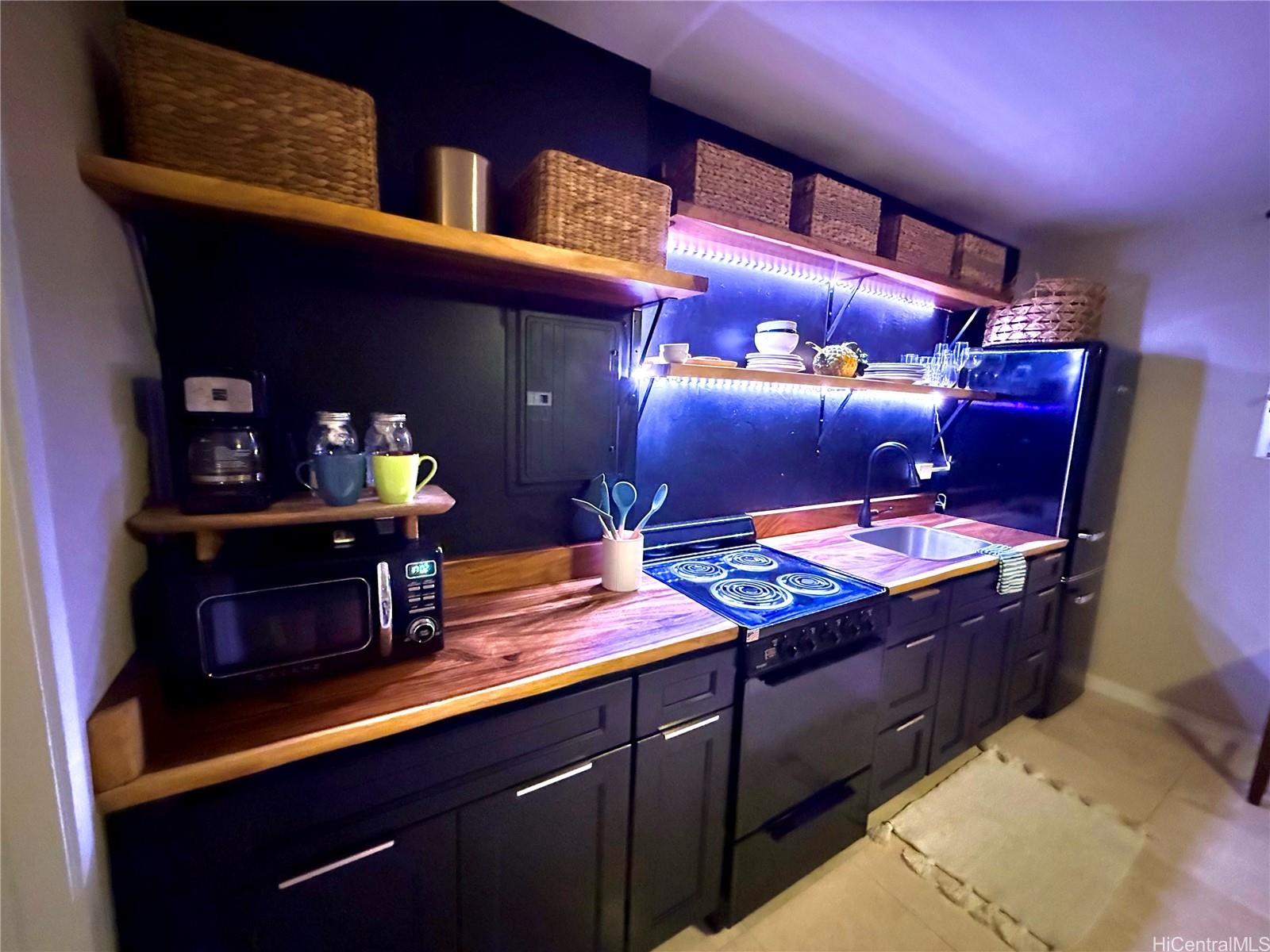 Hawaiian Crown condo # 204, Honolulu, Hawaii - photo 4 of 22