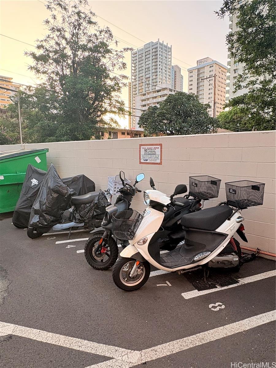 Hawaiian Crown condo # 304, Honolulu, Hawaii - photo 15 of 18