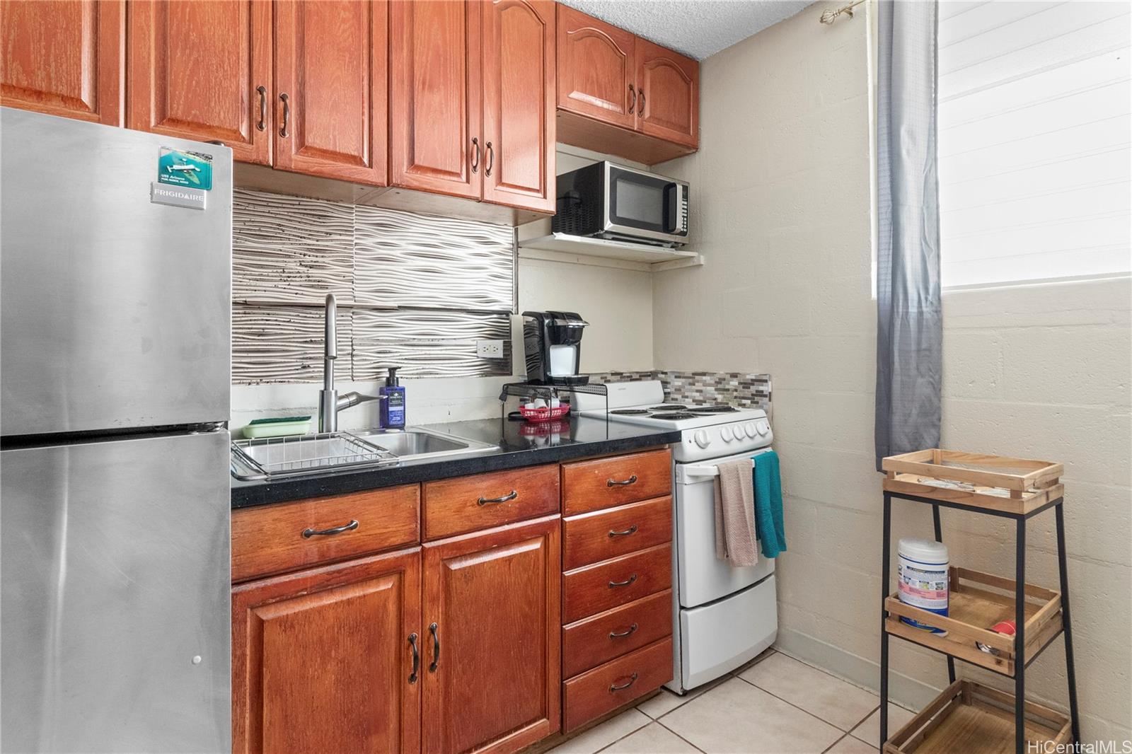 Hawaiian Crown condo # 702, Honolulu, Hawaii - photo 3 of 11