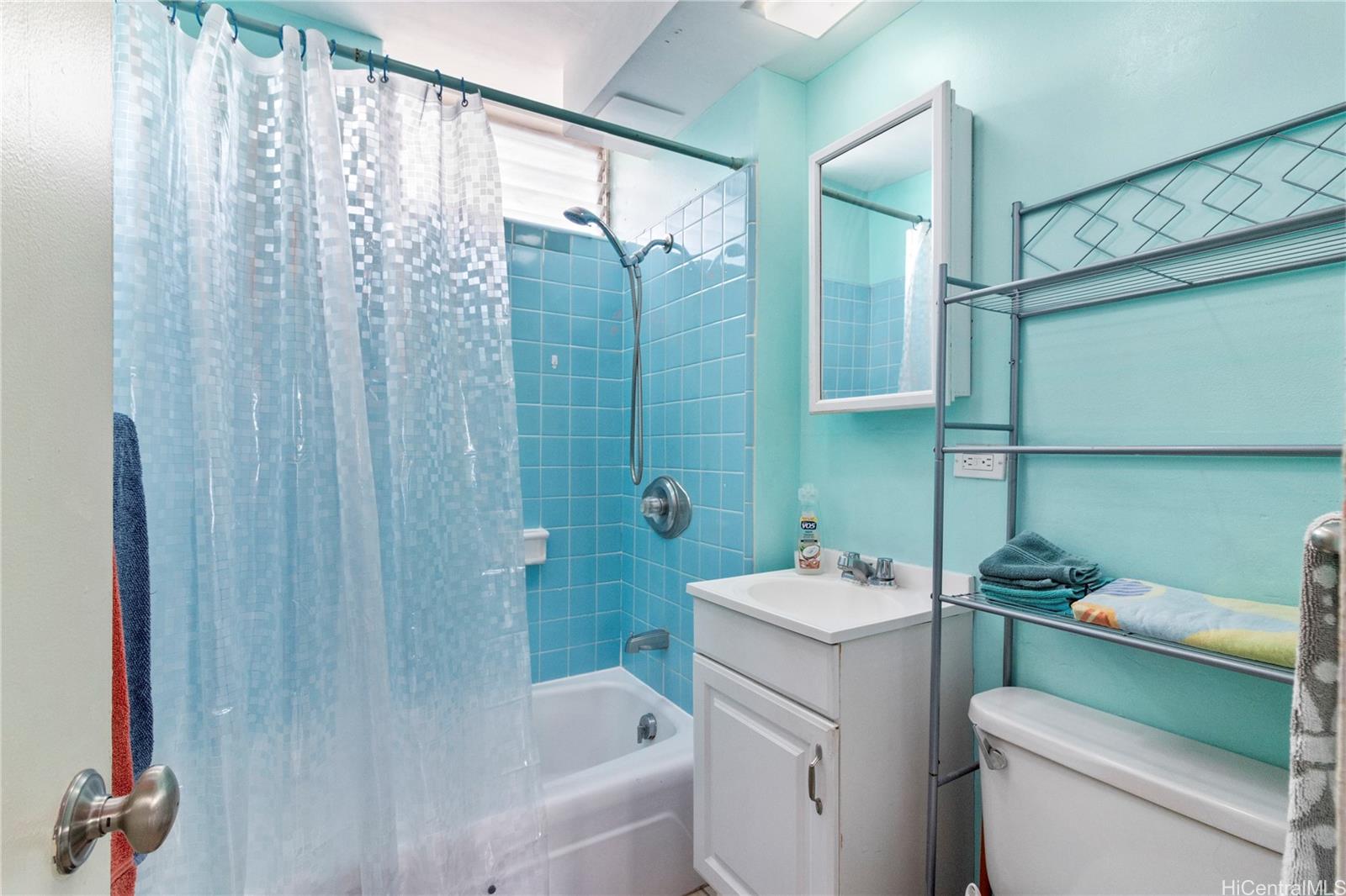 Hawaiian Crown condo # 702, Honolulu, Hawaii - photo 7 of 11