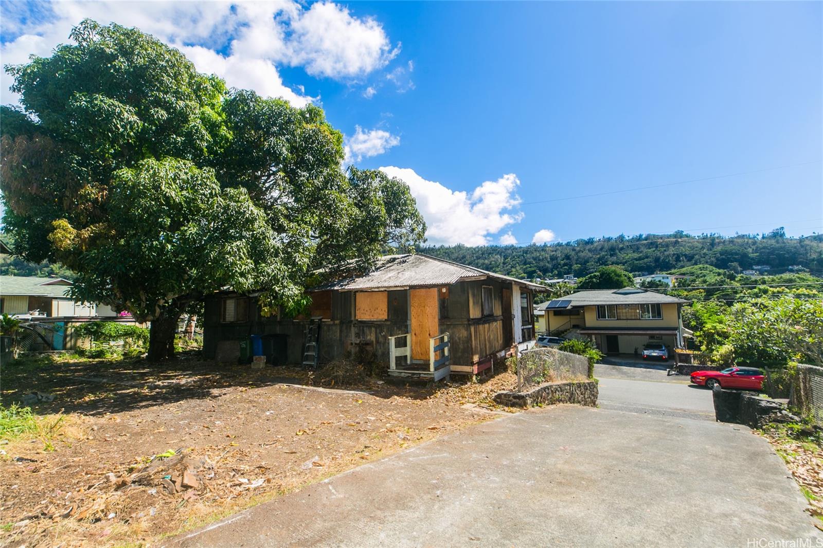 2360  Wilson St Kalihi-upper, Honolulu home - photo 4 of 11