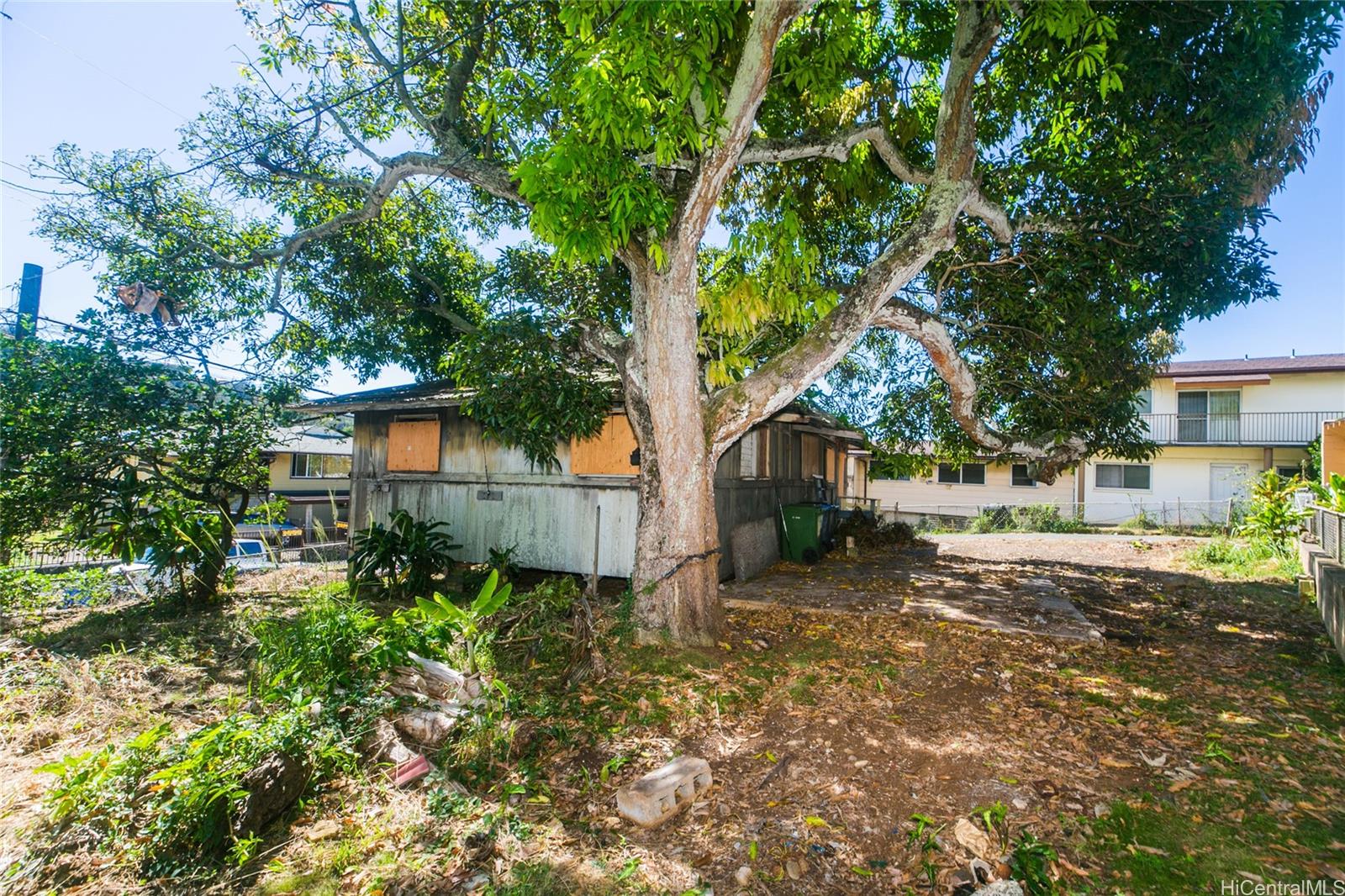 2360  Wilson St Kalihi-upper, Honolulu home - photo 6 of 11