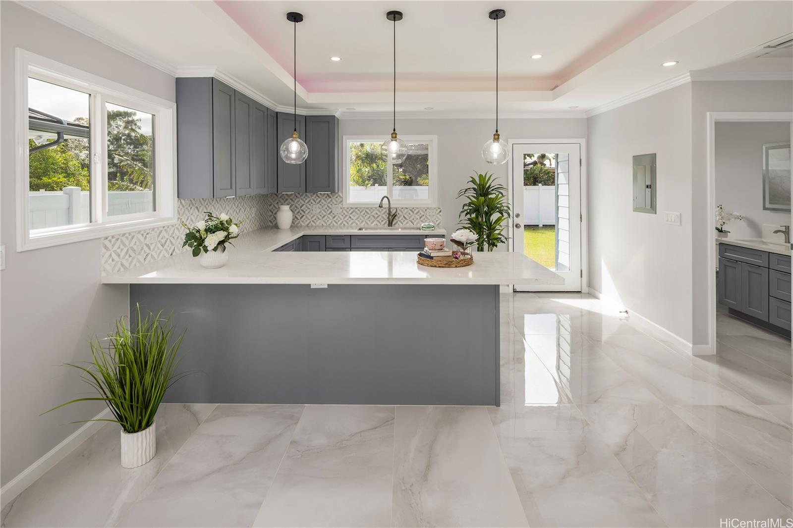 237  Kuahiwi Ave Wahiawa Area, Central home - photo 3 of 25