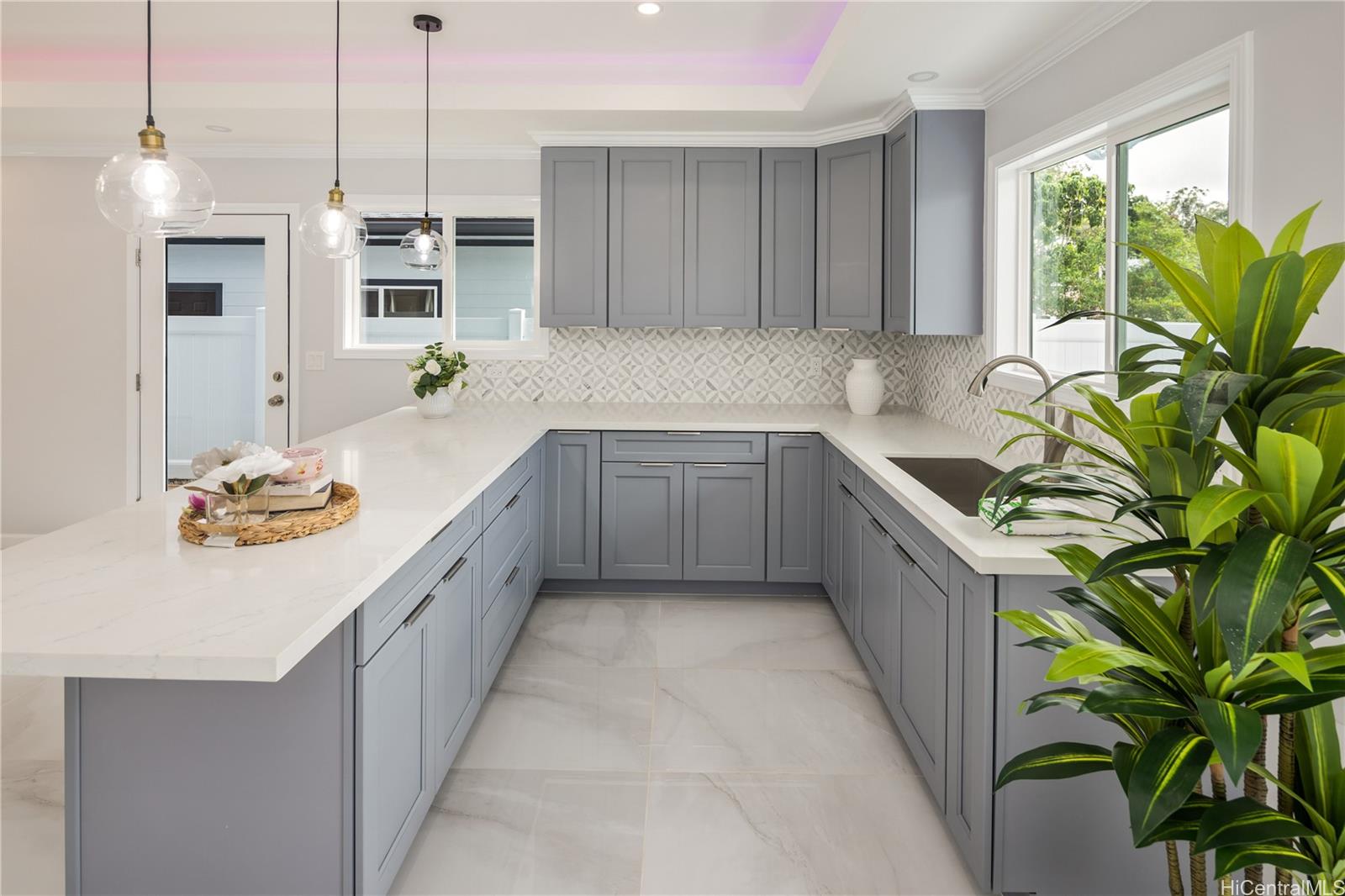 237  Kuahiwi Ave Wahiawa Area, Central home - photo 4 of 25