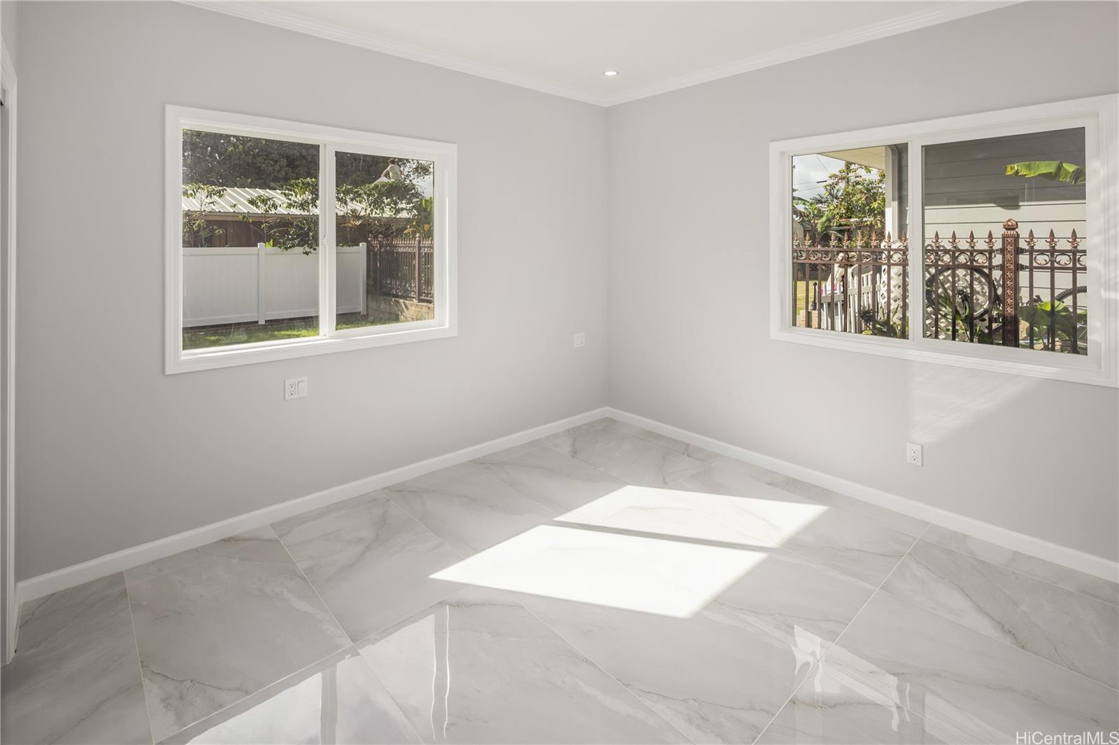 237  Kuahiwi Ave Wahiawa Area, Central home - photo 6 of 25