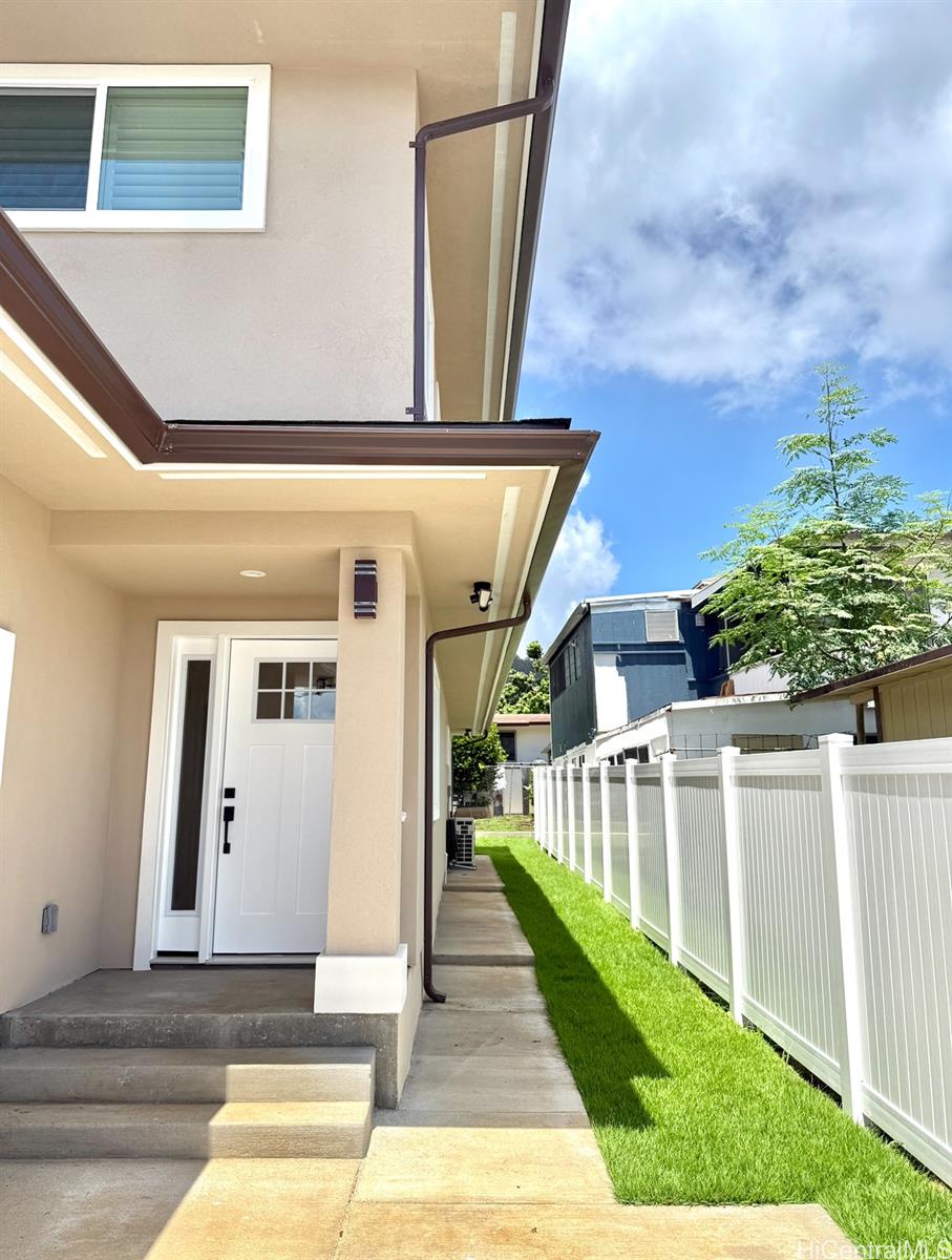 238  Naone Street Pauoa Valley, Honolulu home - photo 2 of 25