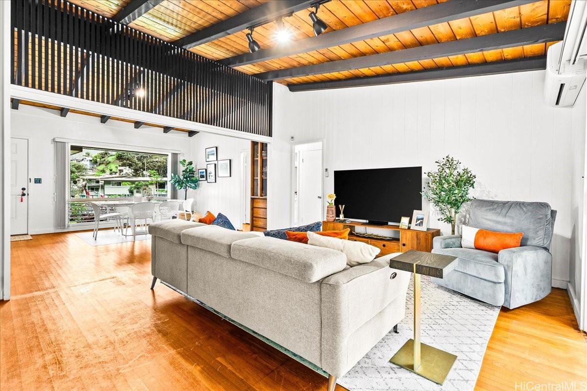 238  Puiwa Road Dowsett, Honolulu home - photo 4 of 25