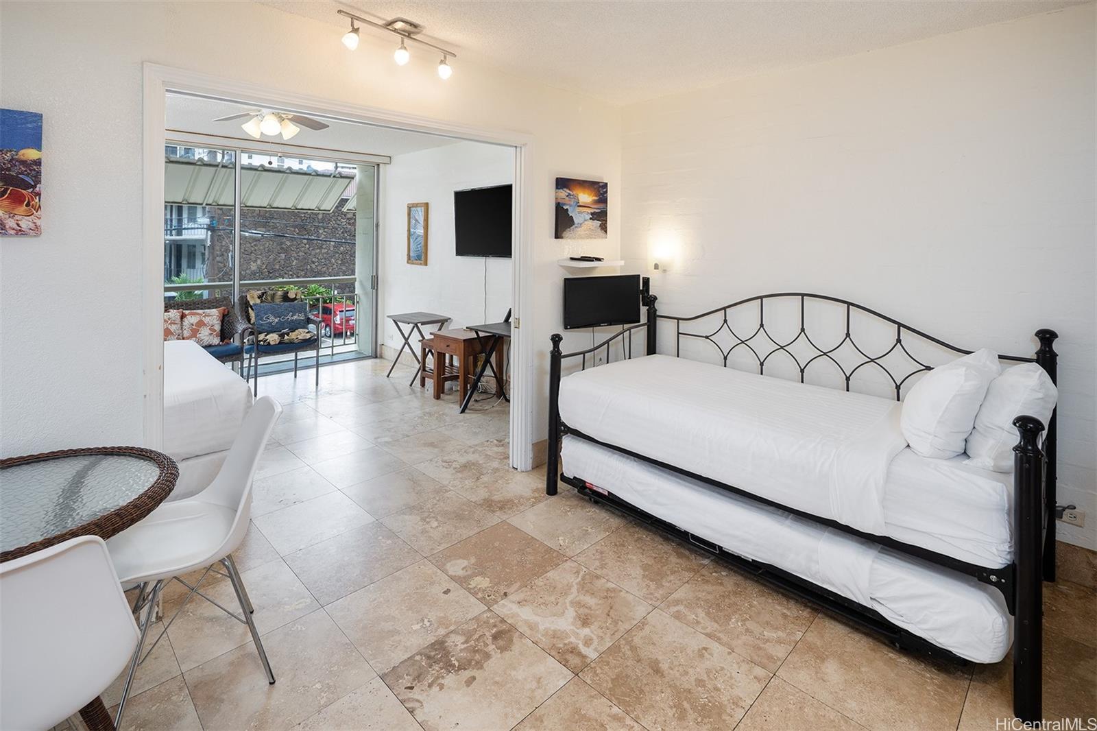 240 Liliuokalani Ave Honolulu - Rental - photo 3 of 14