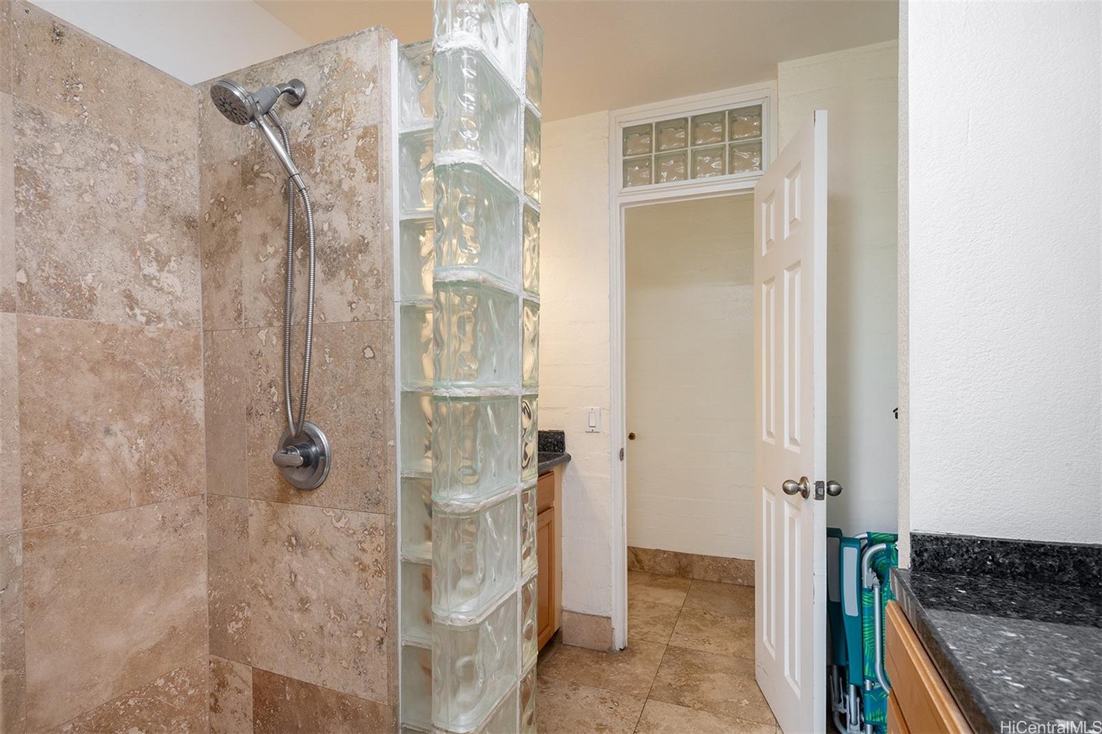 240 Liliuokalani Ave Honolulu - Rental - photo 9 of 14