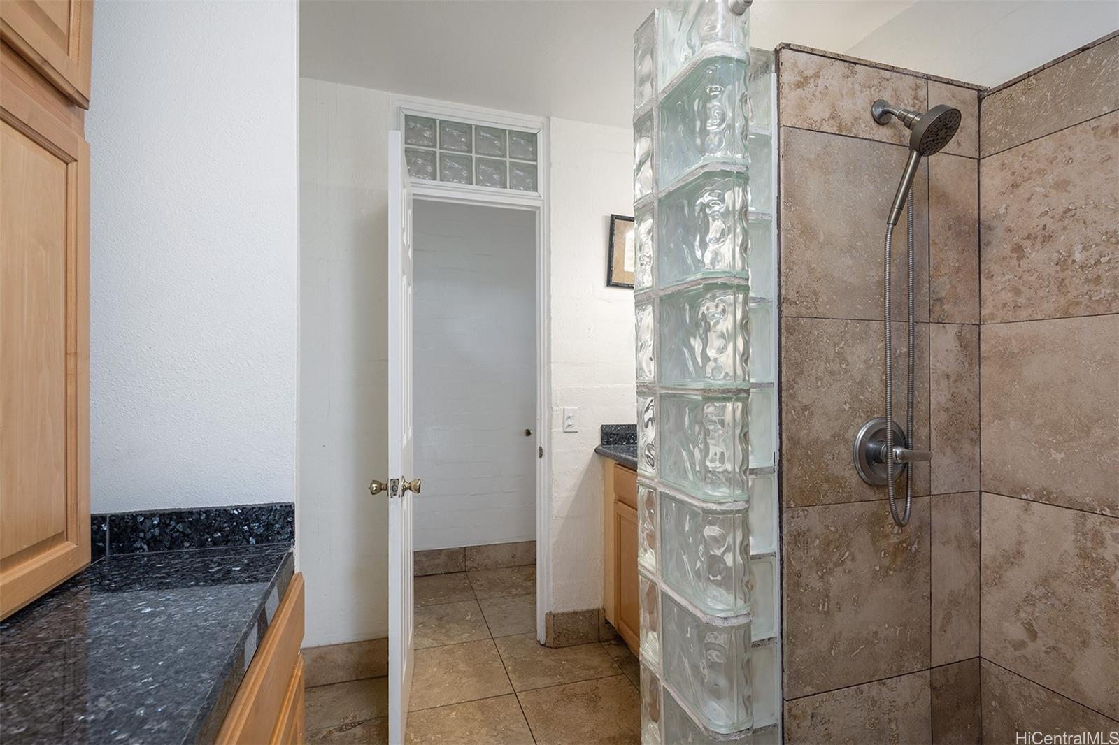 240 Liliuokalani Ave Honolulu - Rental - photo 9 of 11