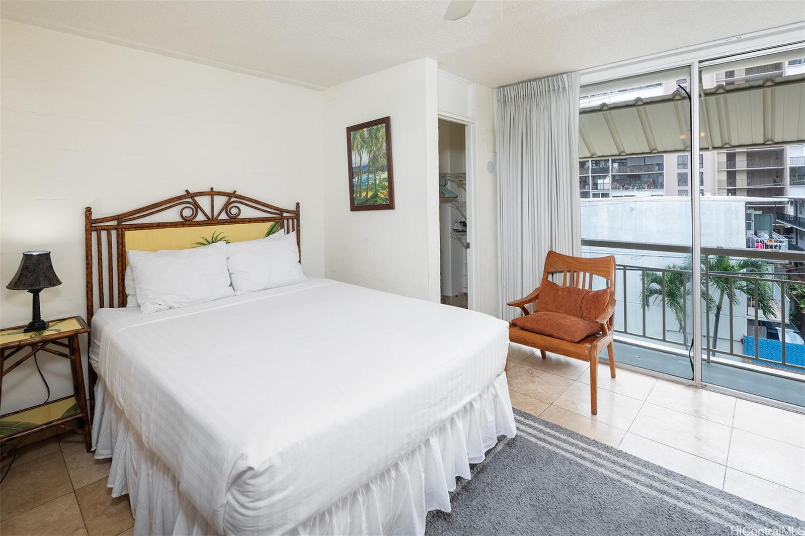 240 Liliuokalani Ave Honolulu - Rental - photo 4 of 11