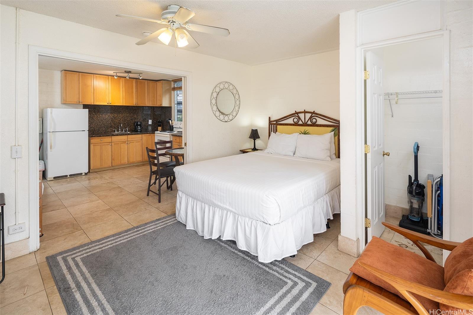 240 Liliuokalani Ave Honolulu - Rental - photo 6 of 11