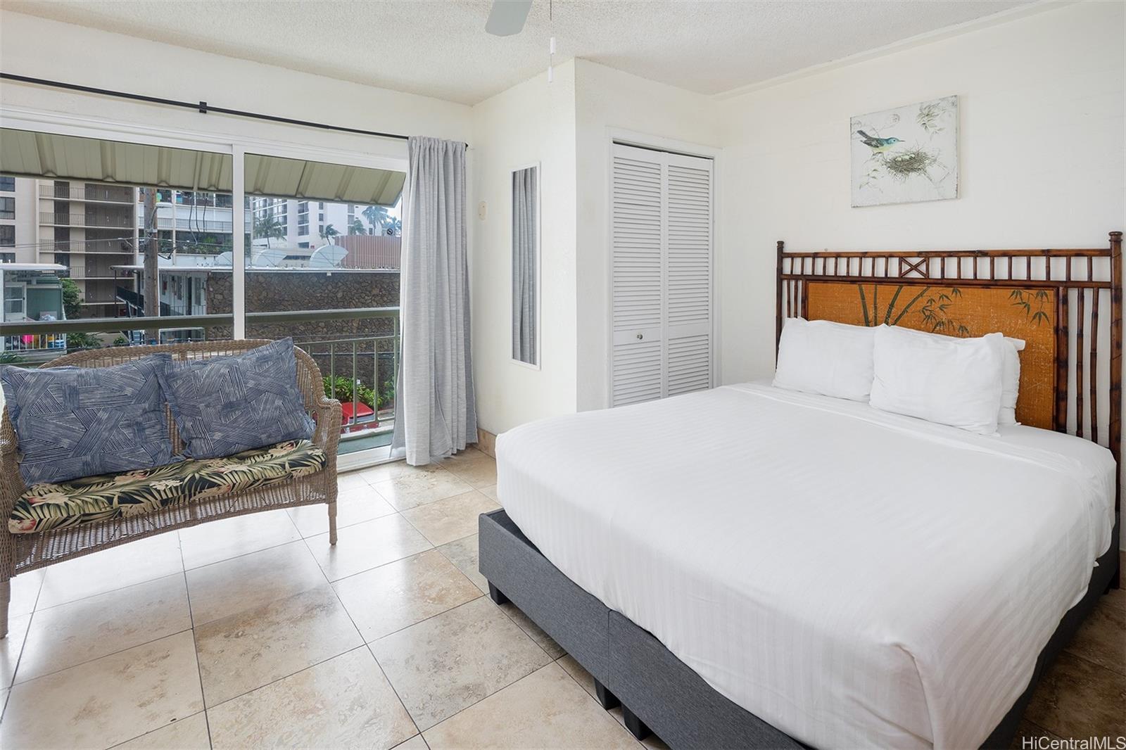 240 Liliuokalani Ave Honolulu - Rental - photo 4 of 11