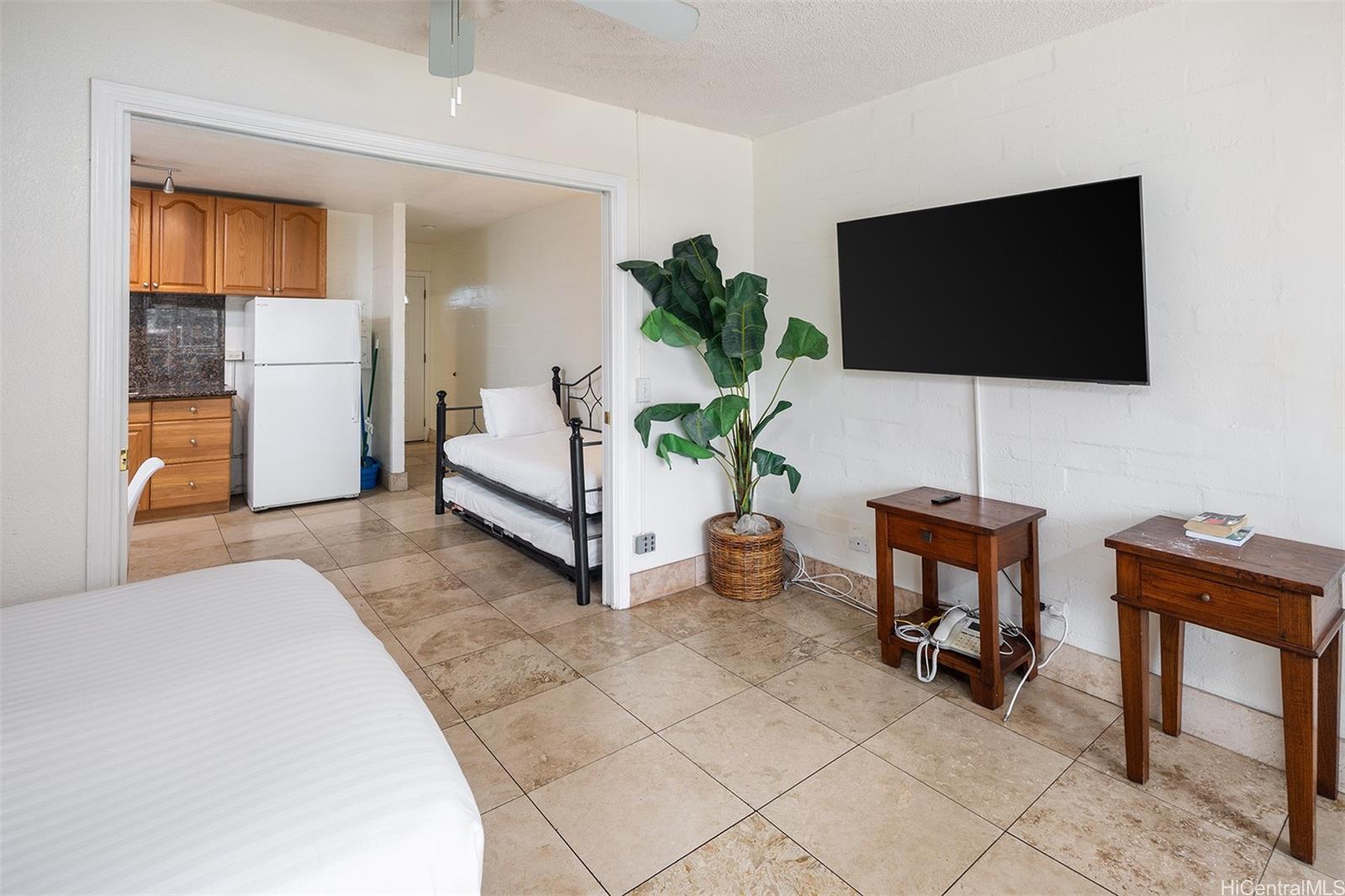 240 Liliuokalani Ave Honolulu - Rental - photo 5 of 11