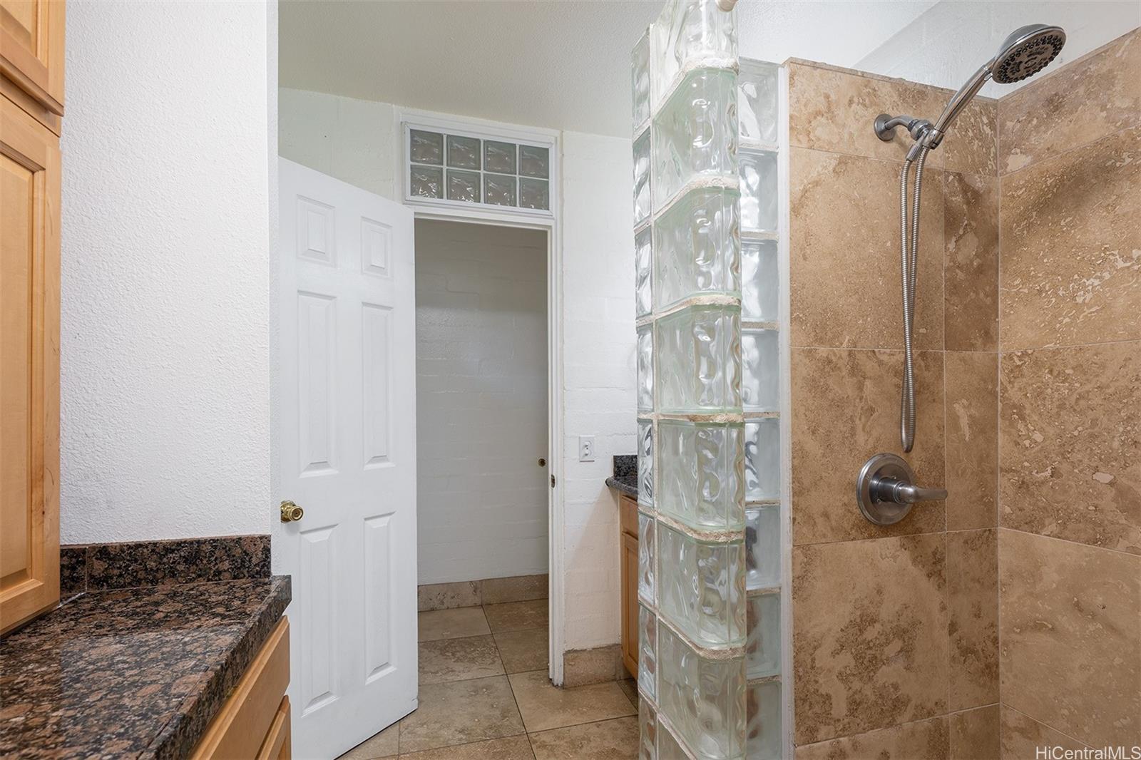 240 Liliuokalani Ave Honolulu - Rental - photo 9 of 11