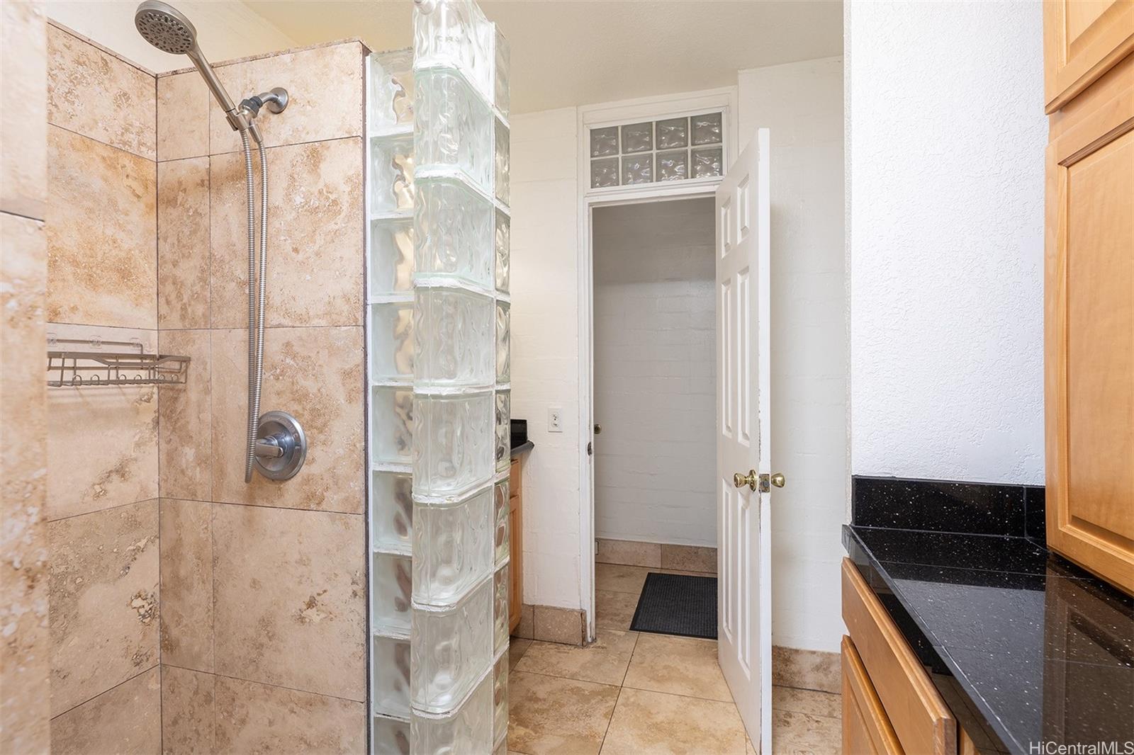 240 Liliuokalani Ave Honolulu - Rental - photo 9 of 11