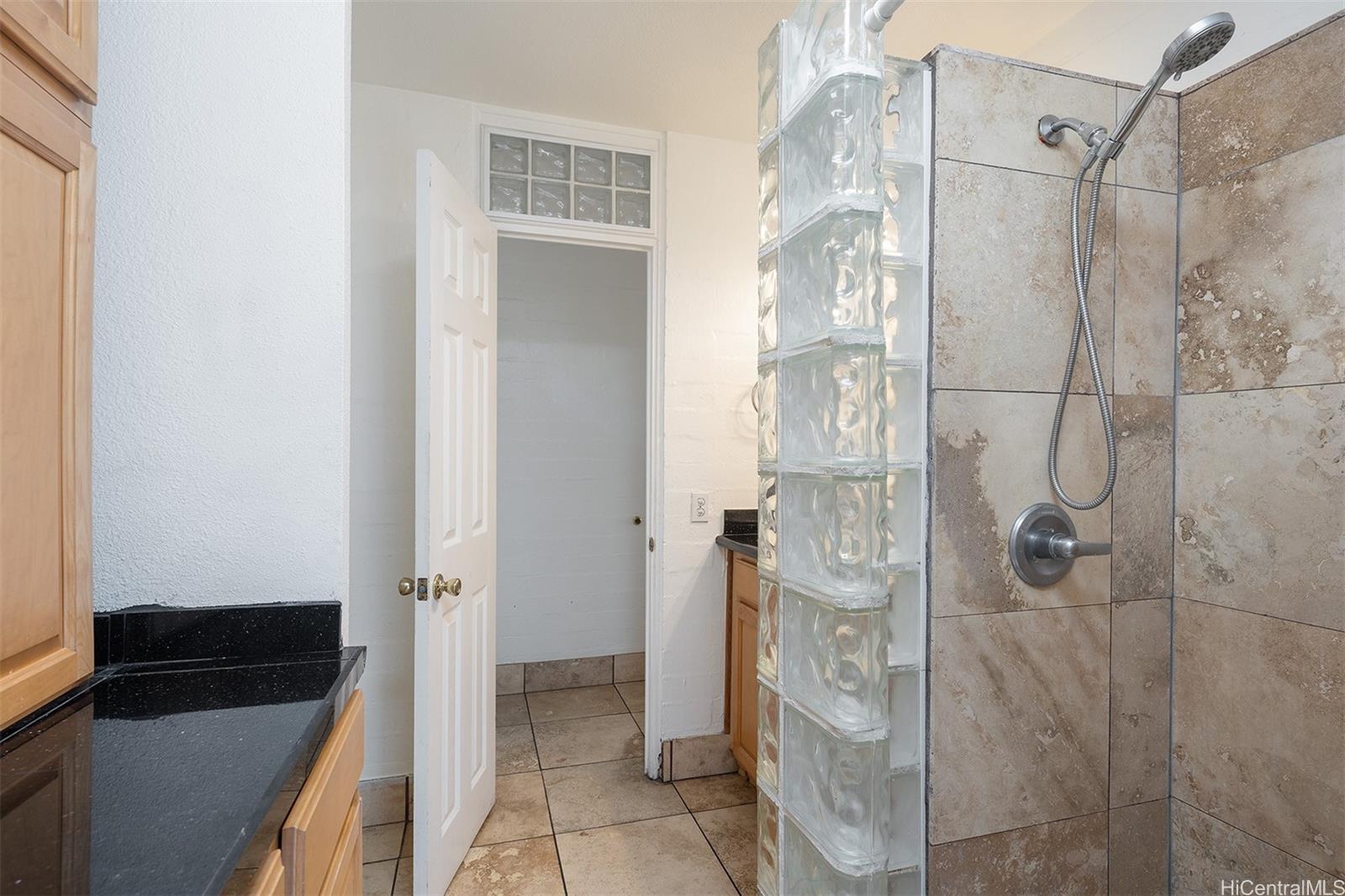 240 Liliuokalani Ave Honolulu - Rental - photo 9 of 11