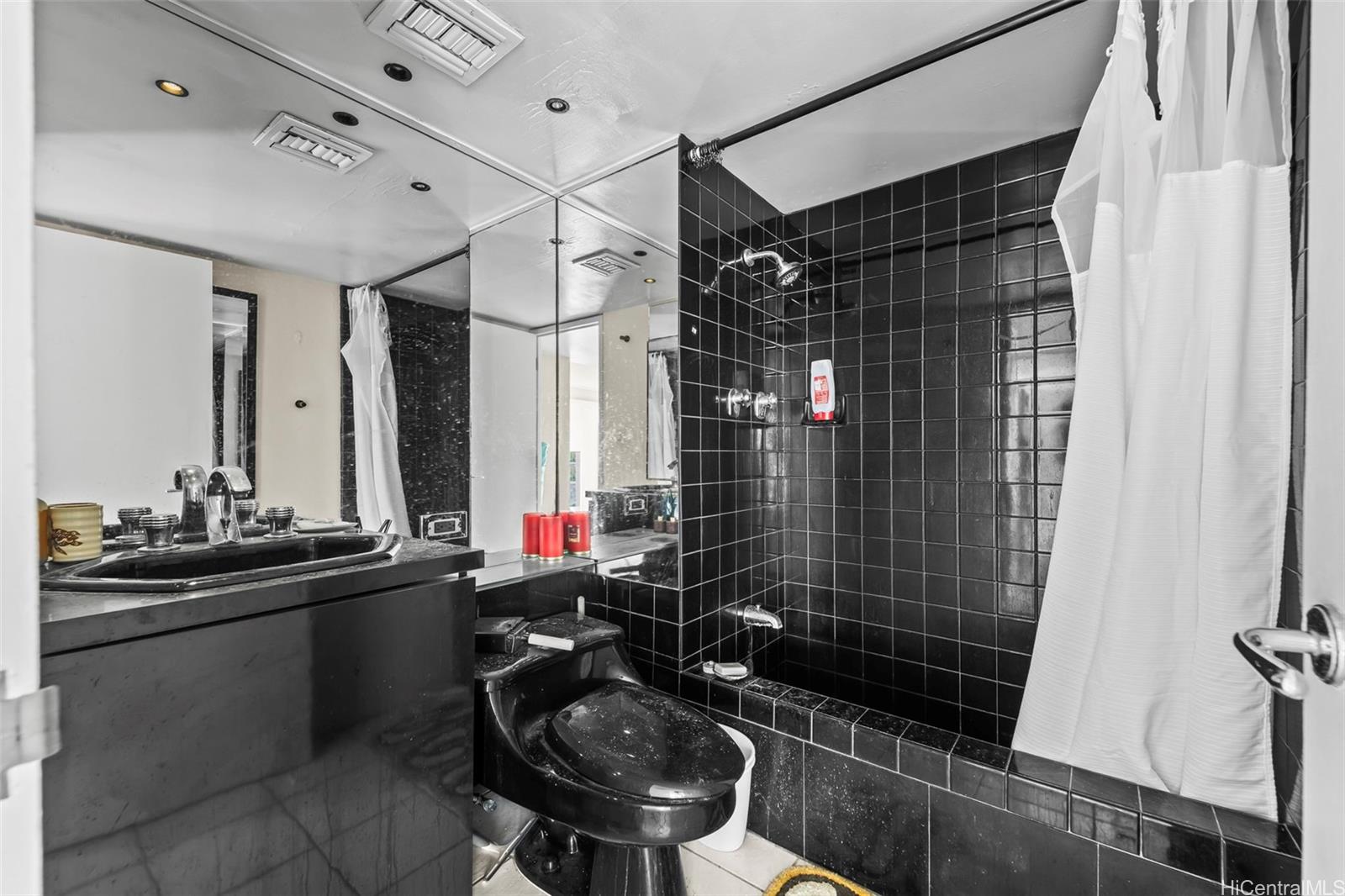 240 S Makee Rd Honolulu - Rental - photo 11 of 18