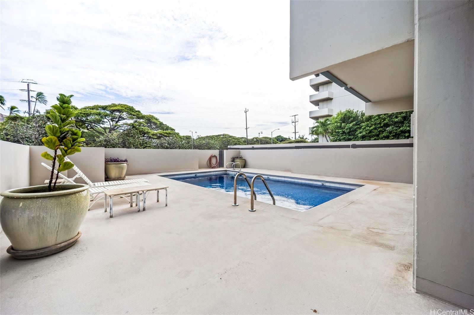 240 S Makee Rd Honolulu - Rental - photo 17 of 18