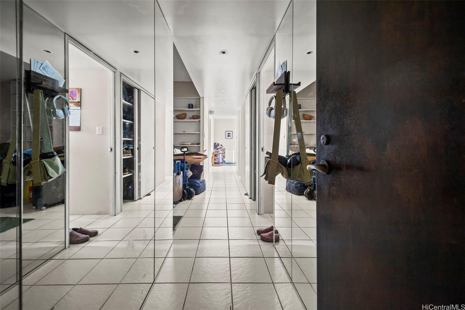 240 S Makee Rd Honolulu - Rental - photo 3 of 18