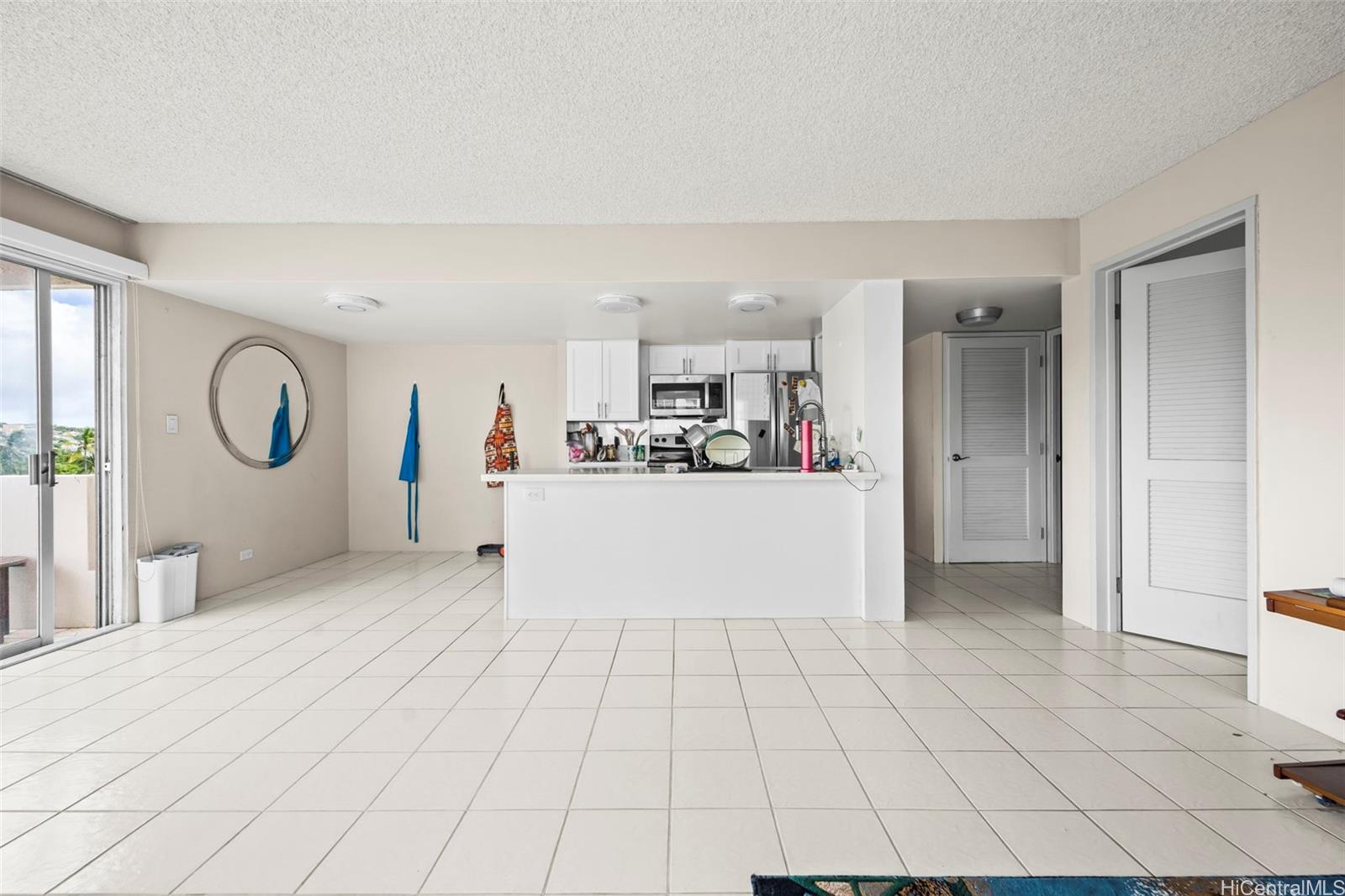 240 S Makee Rd Honolulu - Rental - photo 4 of 18