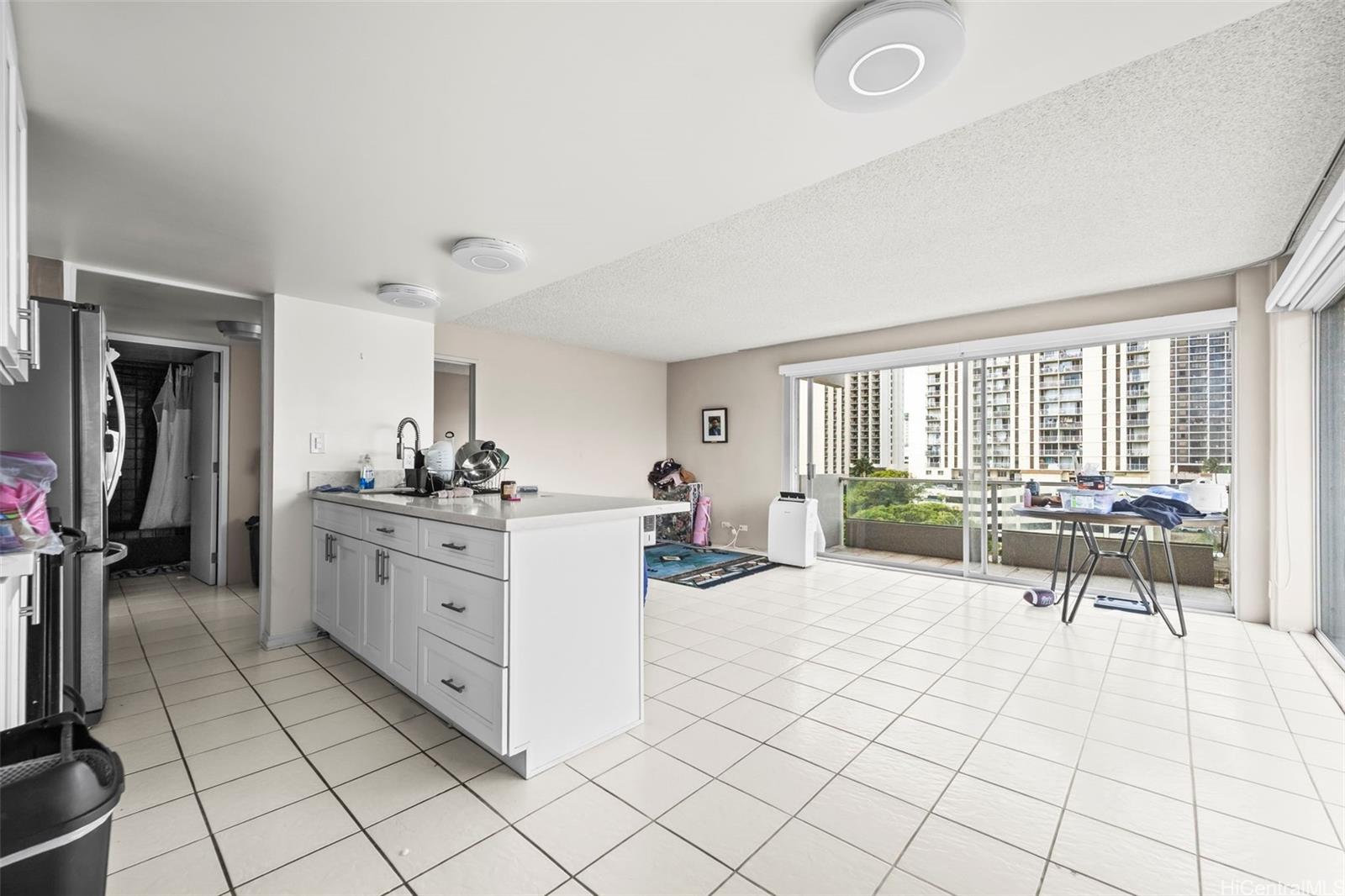 240 S Makee Rd Honolulu - Rental - photo 5 of 18