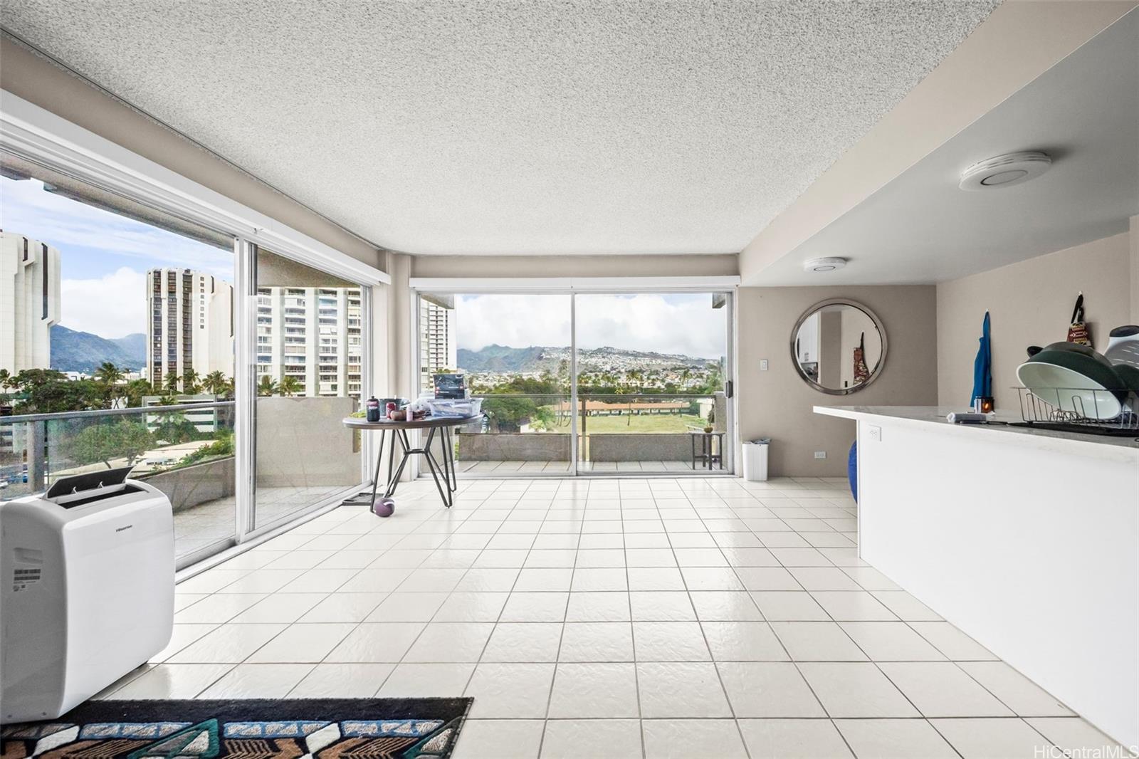 240 S Makee Rd Honolulu - Rental - photo 6 of 18