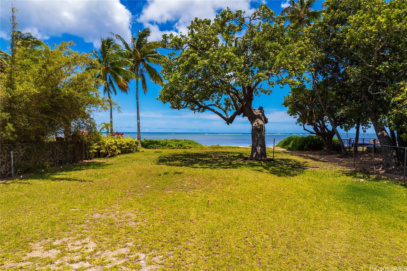 240  Paiko Drive Paiko Lagoon, Diamond Head home - photo 3 of 14