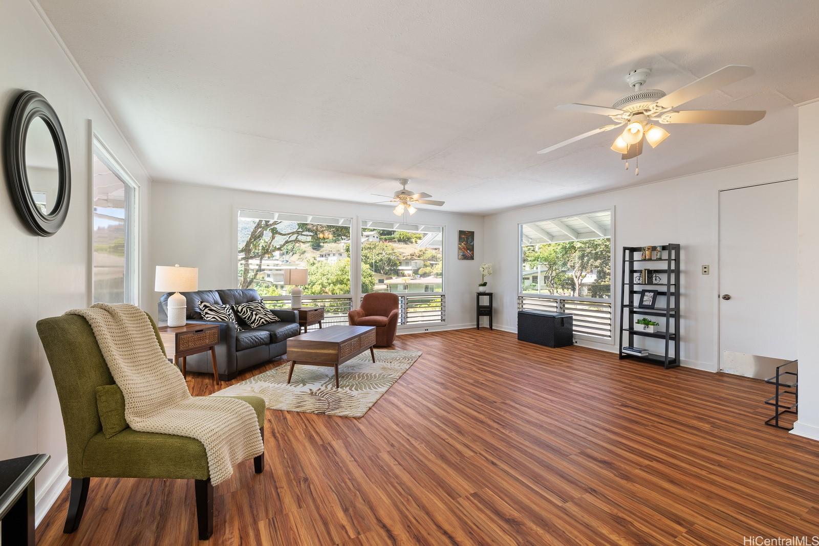 240  Puiwa Road Dowsett, Honolulu home - photo 2 of 25