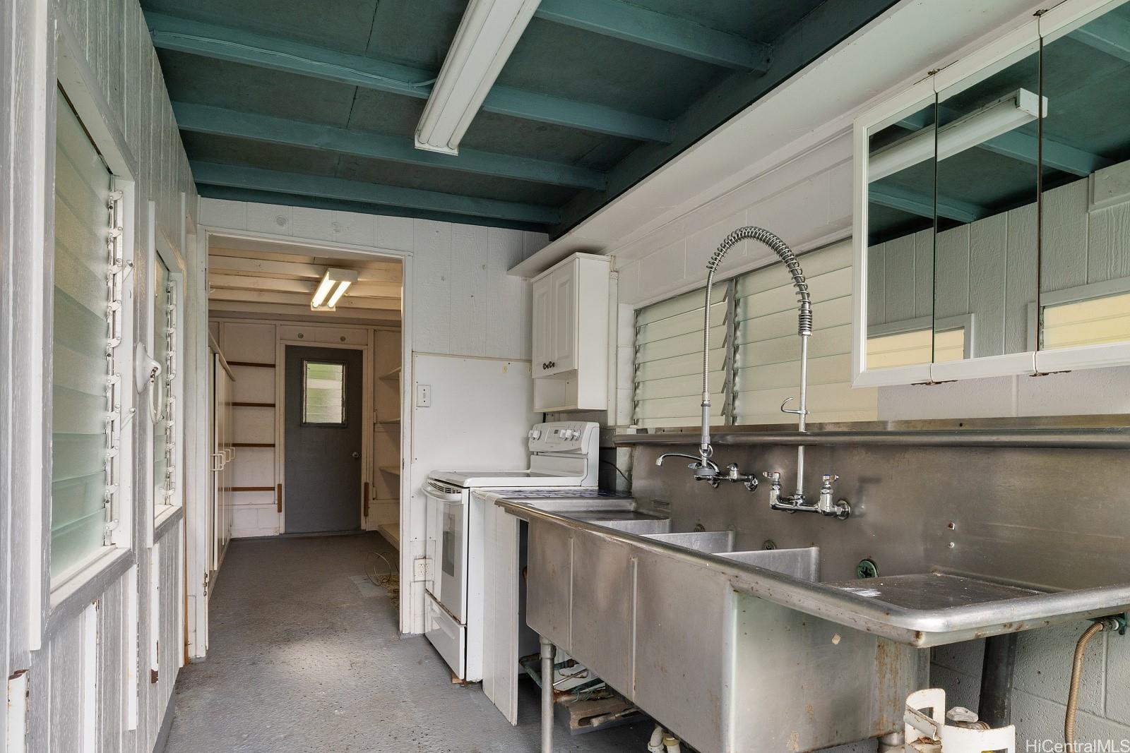 240  Puiwa Road Dowsett, Honolulu home - photo 20 of 25