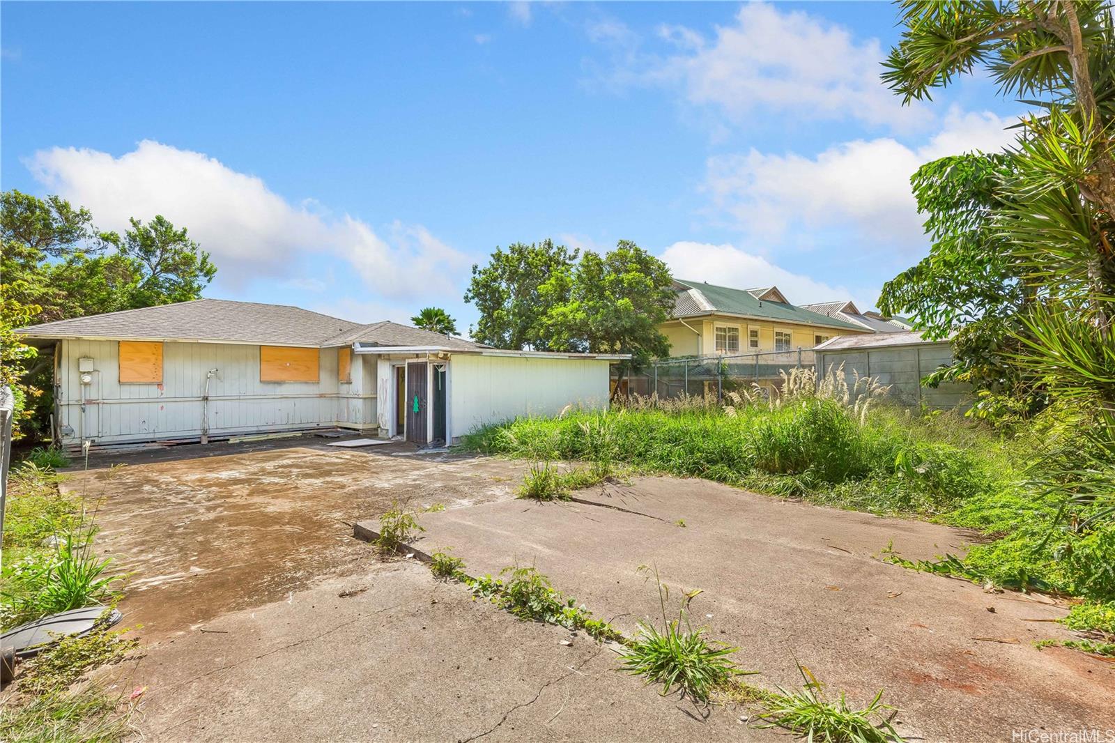 2401  Kula Kolea Dr Kalihi-upper, Honolulu home - photo 2 of 15