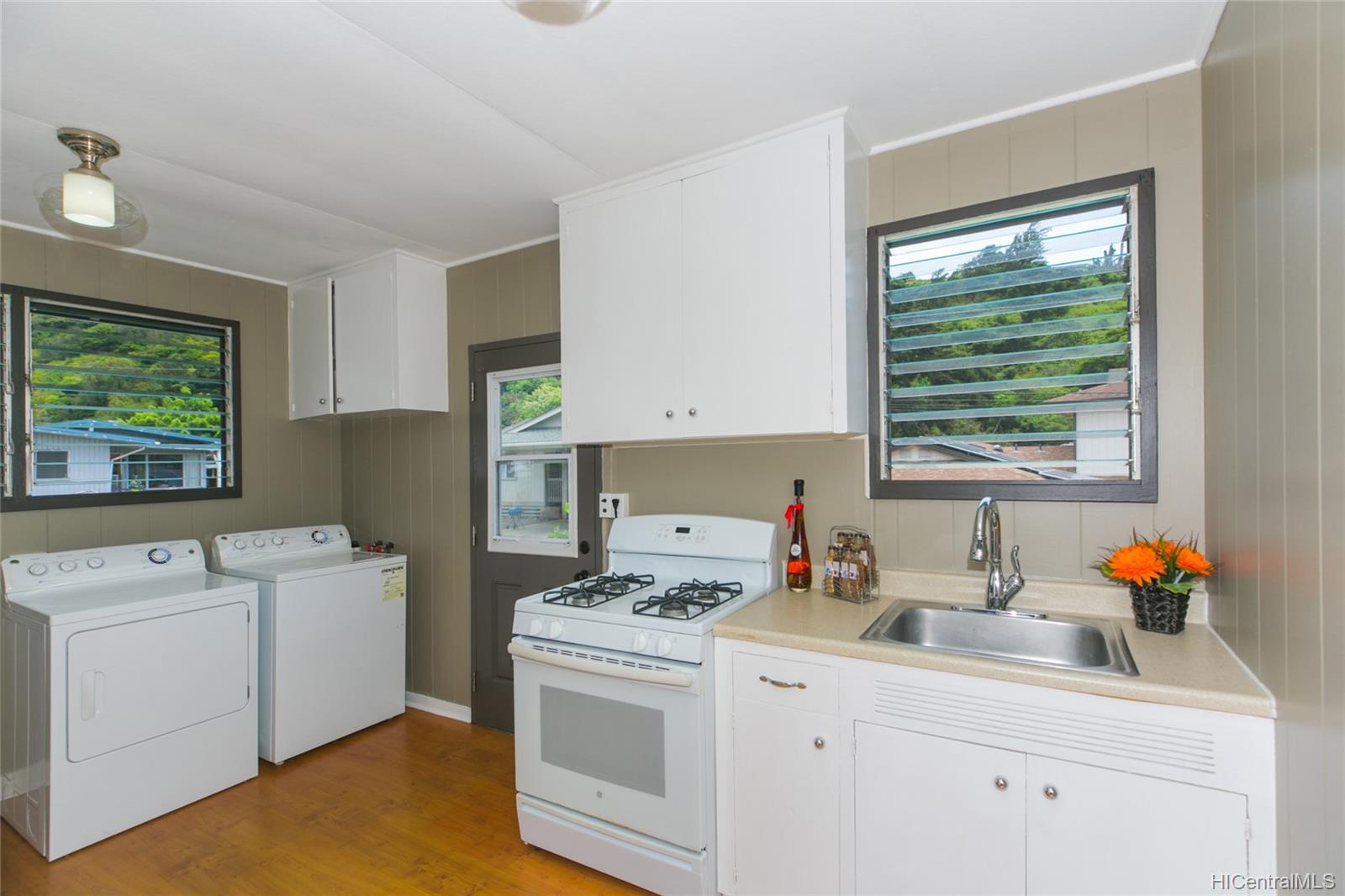 2401 Pauoa Road E Upstairs Honolulu Hawaii Rental