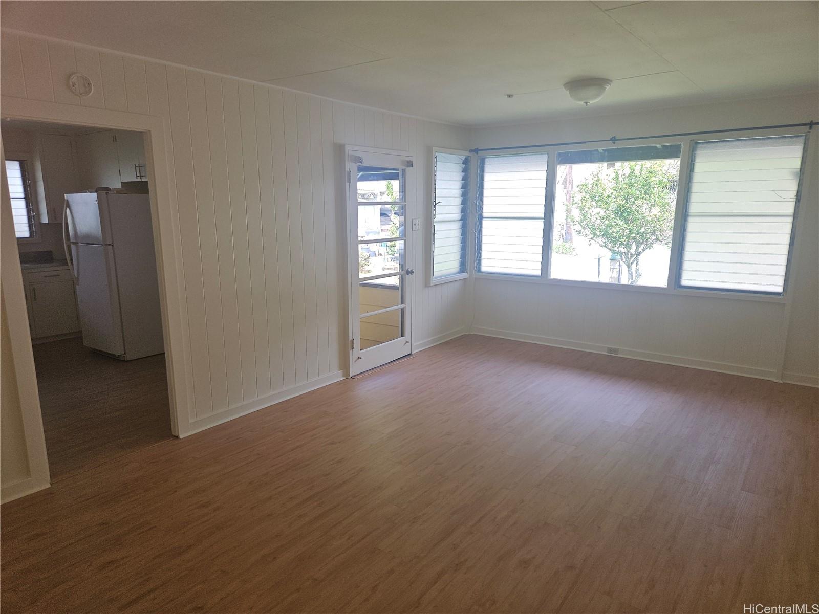 2405 Myrtle Street Honolulu - Rental - photo 3 of 9