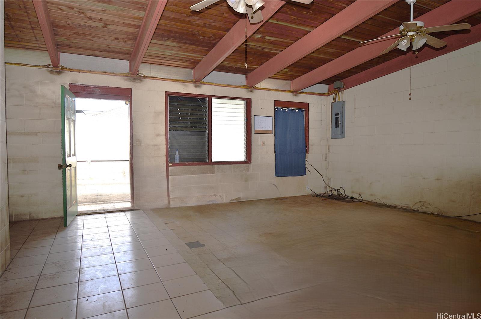 241  Kihapai St Coconut Grove, Kailua home - photo 4 of 23