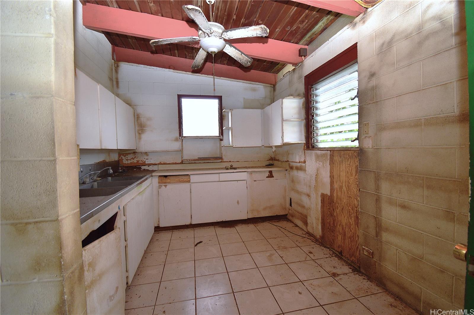 241  Kihapai St Coconut Grove, Kailua home - photo 6 of 23