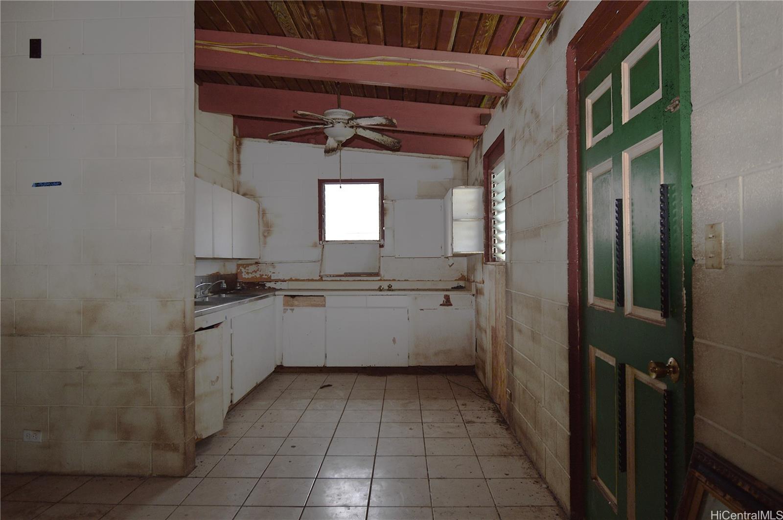 241  Kihapai St Coconut Grove, Kailua home - photo 7 of 23