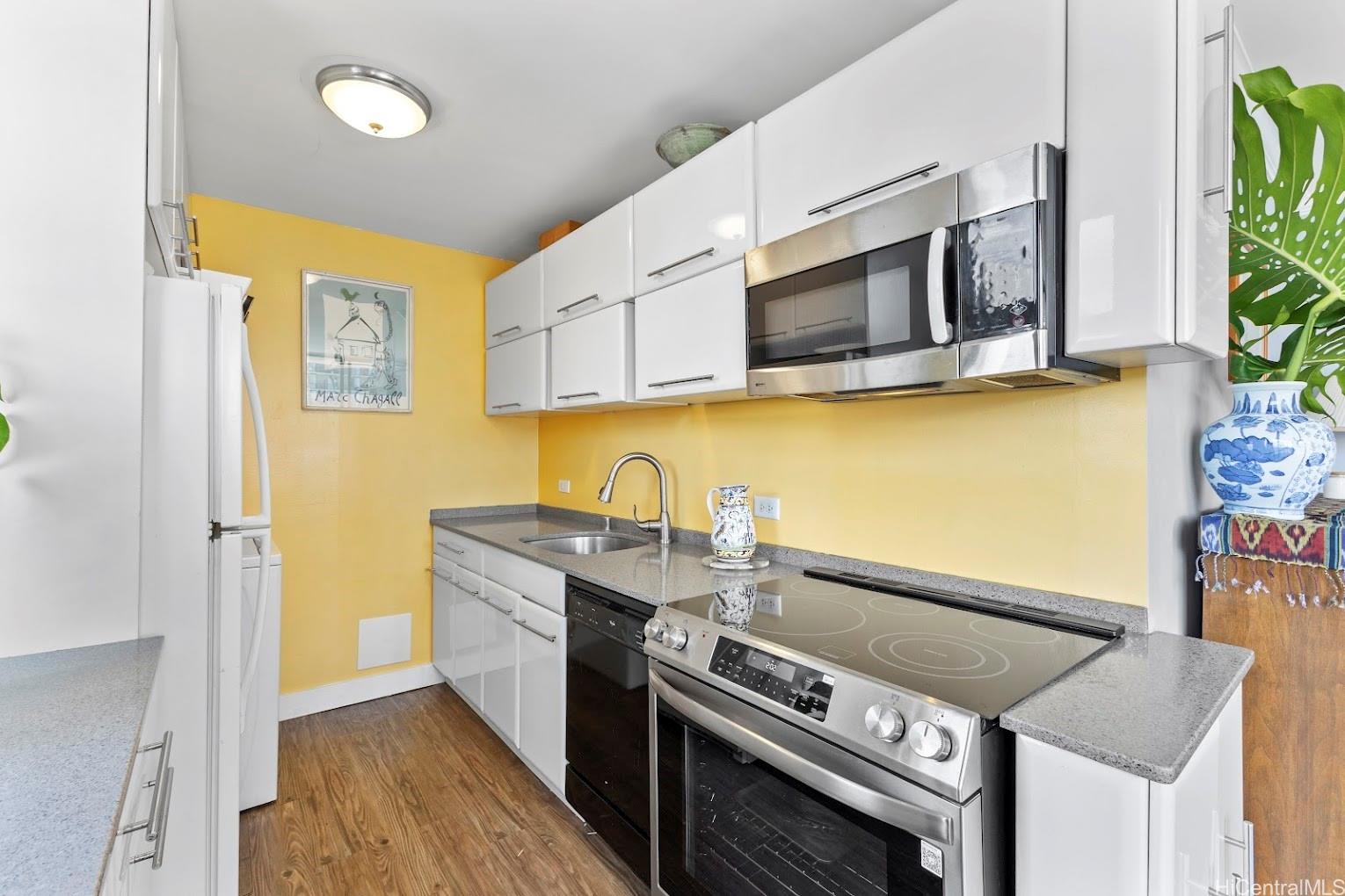 Waikiki Skytower condo # 1801, Honolulu, Hawaii - photo 12 of 22