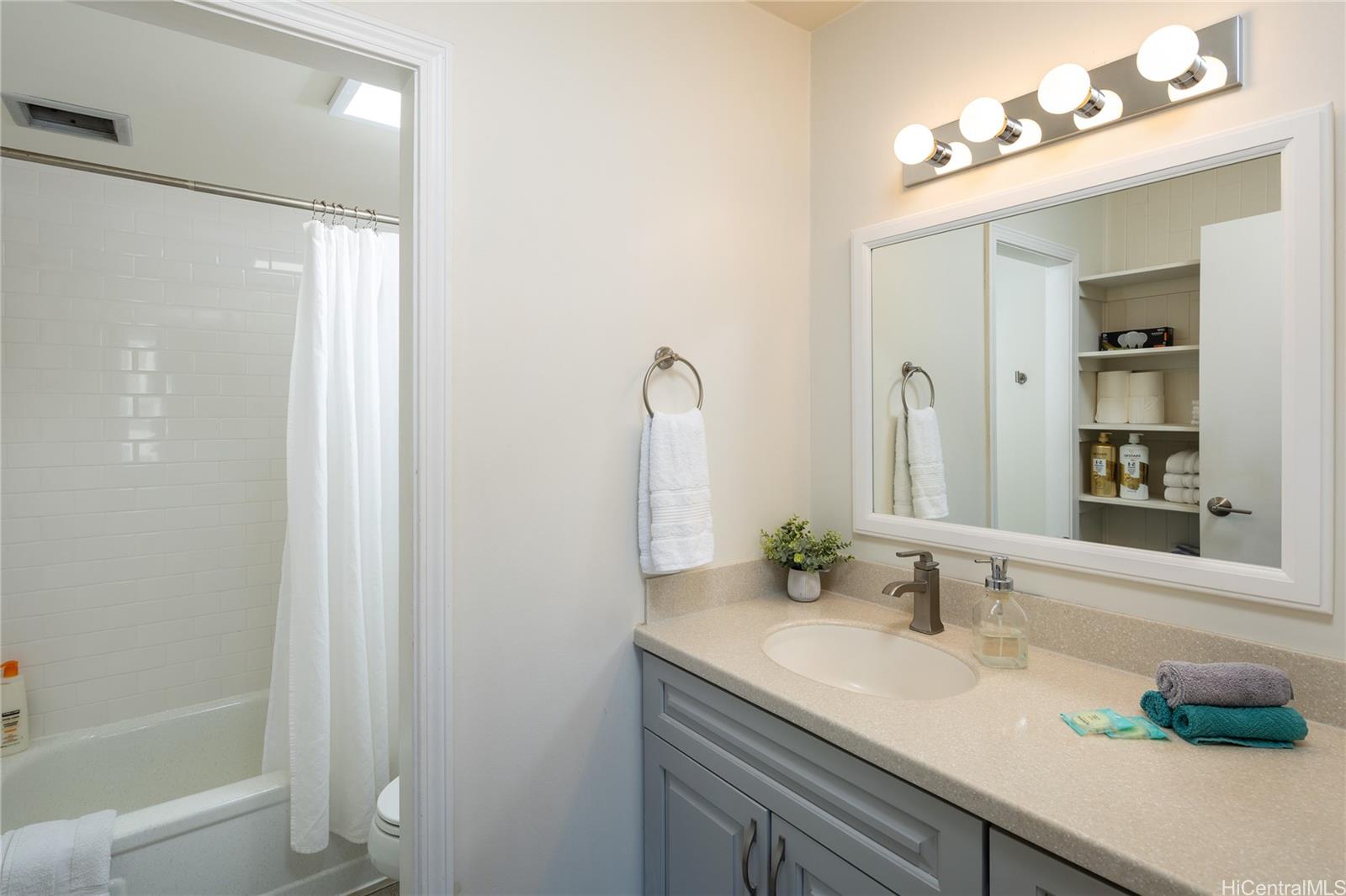 Waikiki Skytower condo # 1804, Honolulu, Hawaii - photo 14 of 18