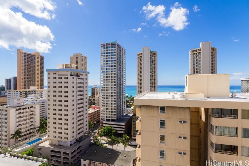 2410 Cleghorn St Honolulu - Rental - photo 2 of 20