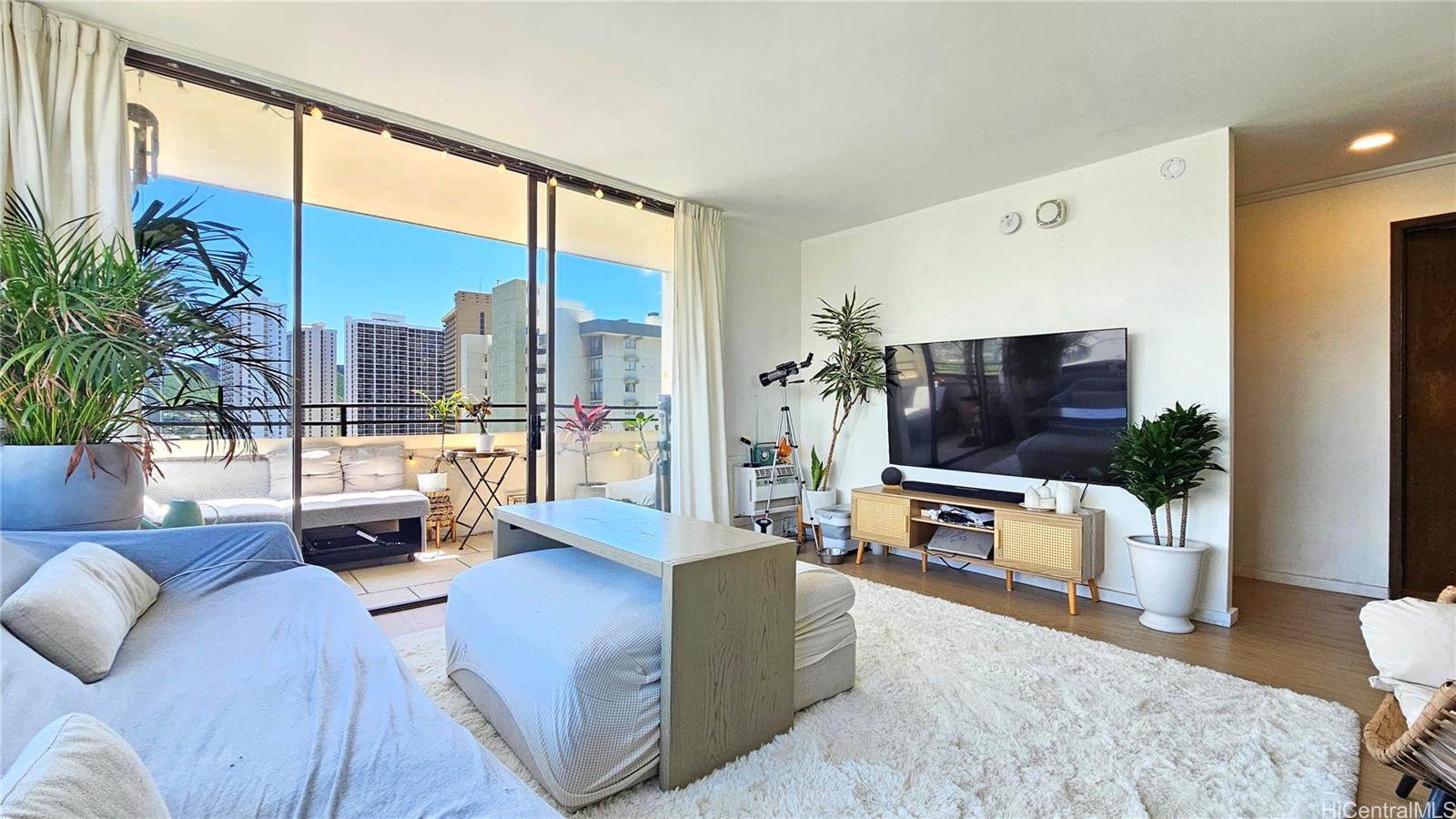 Waikiki Skytower condo # 2202, Honolulu, Hawaii - photo 3 of 18