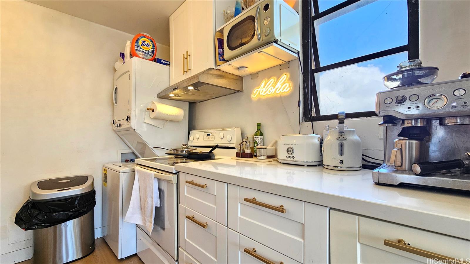 Waikiki Skytower condo # 2202, Honolulu, Hawaii - photo 6 of 18