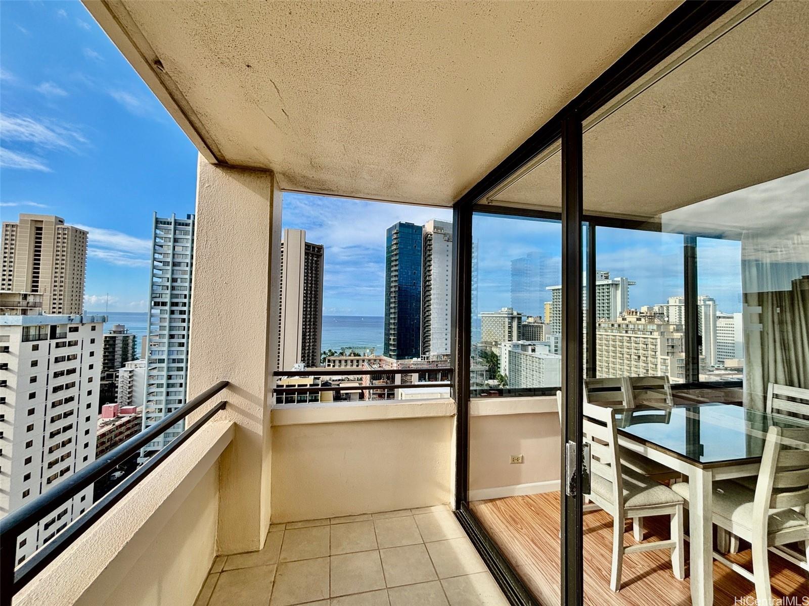 2410 Cleghorn Street Honolulu - Rental - photo 2 of 21