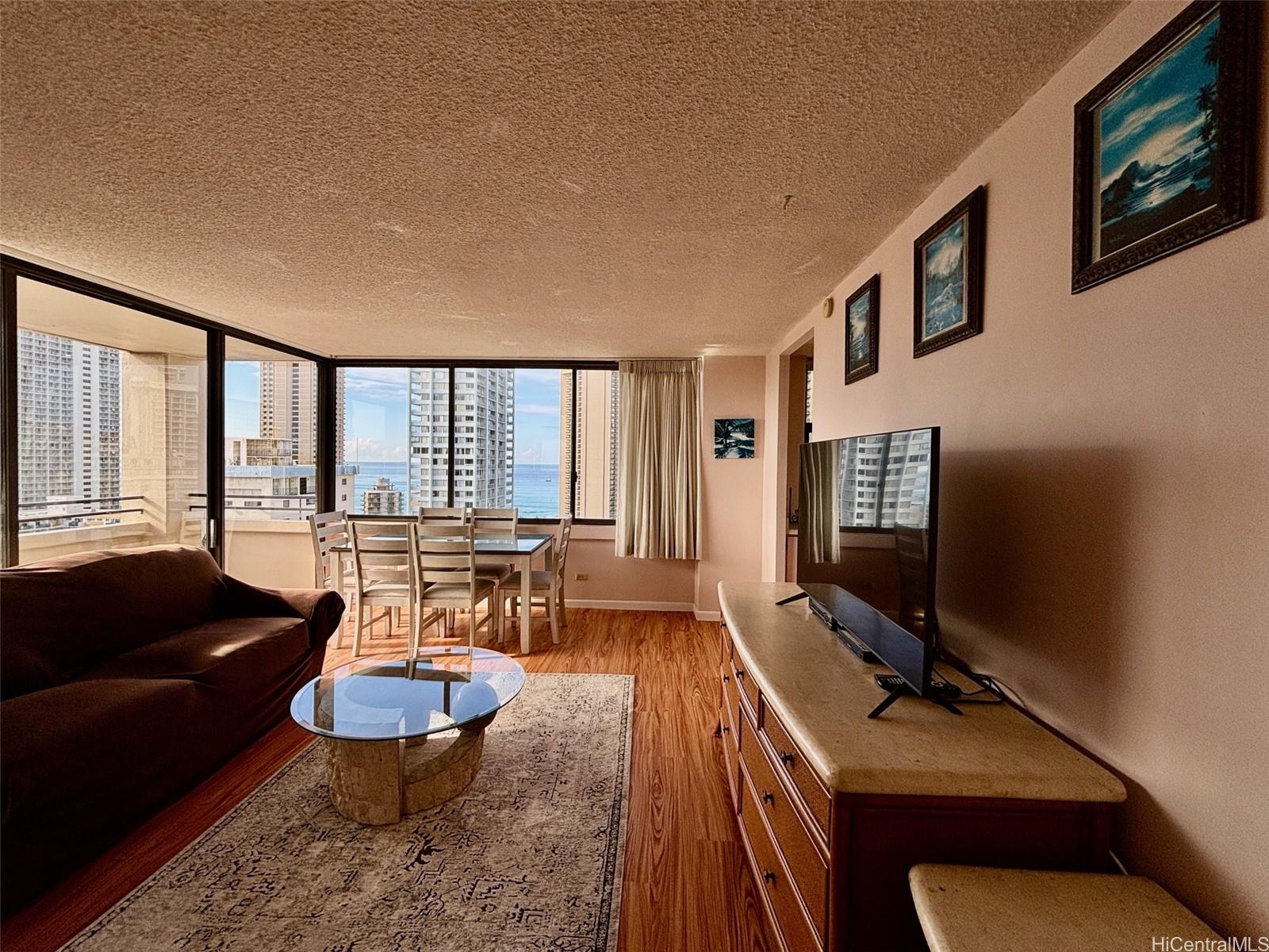 2410 Cleghorn Street Honolulu - Rental - photo 4 of 21