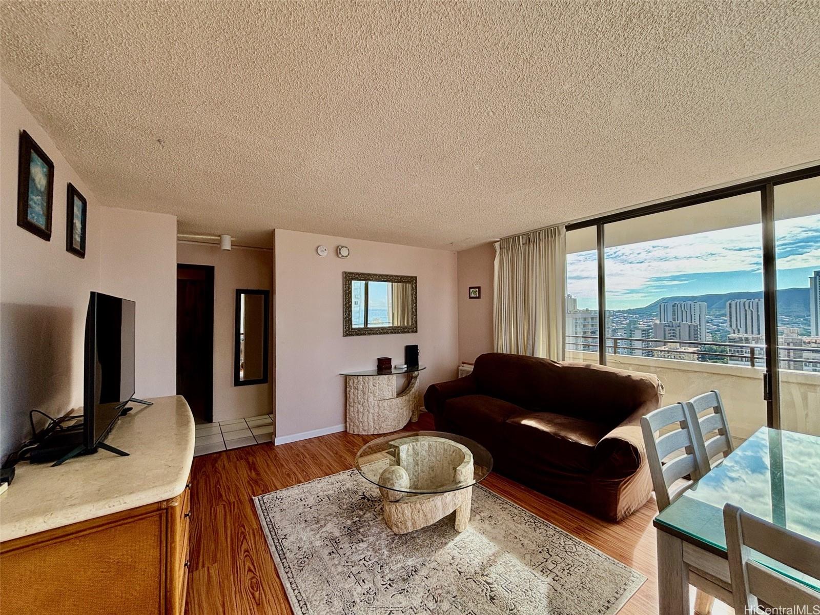 2410 Cleghorn Street Honolulu - Rental - photo 5 of 21