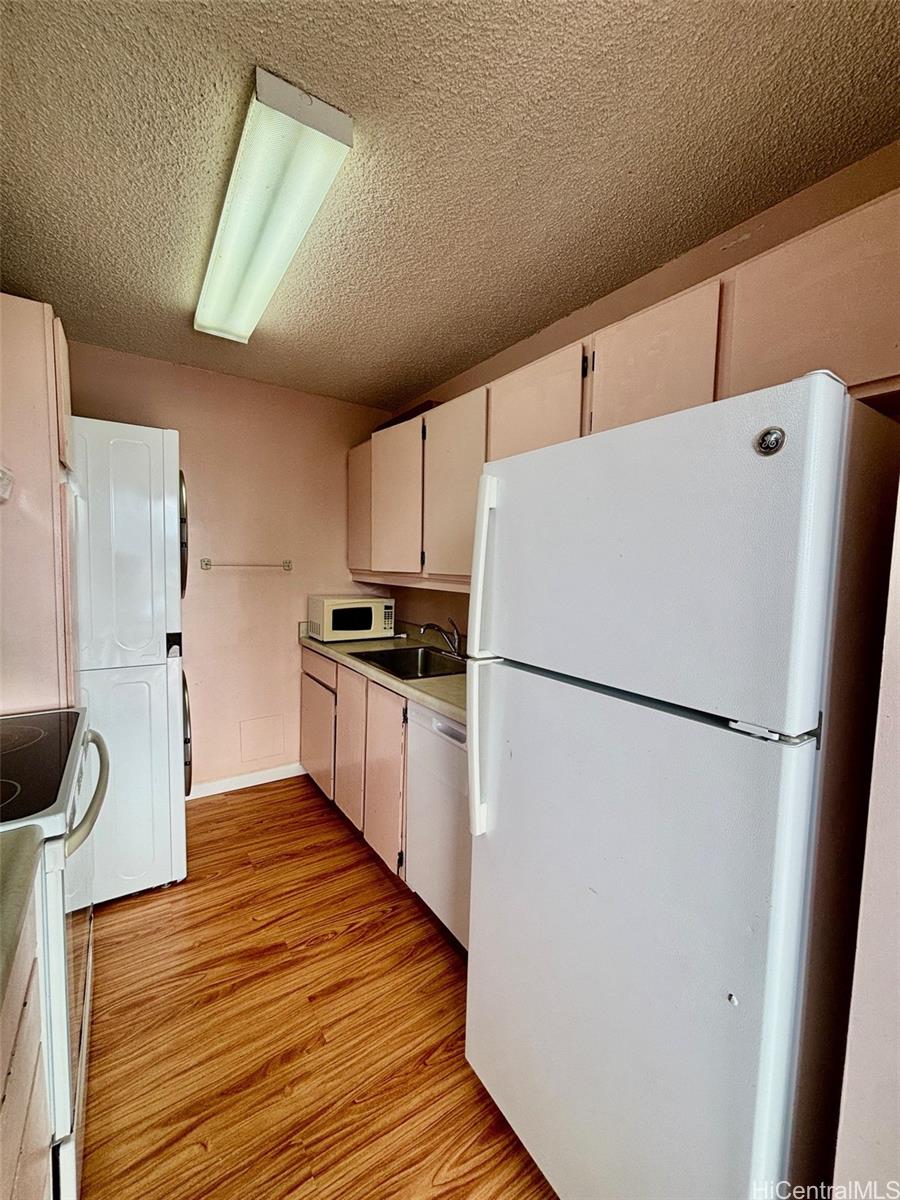 2410 Cleghorn Street Honolulu - Rental - photo 7 of 21