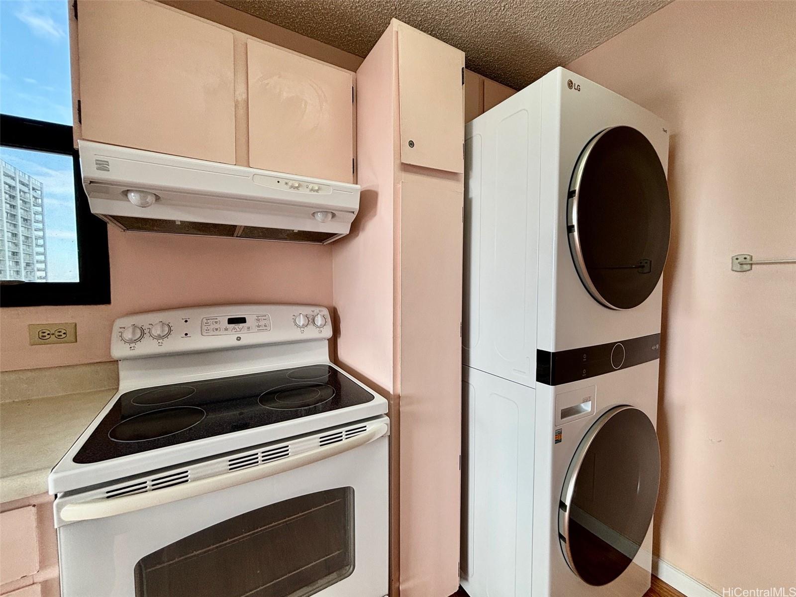 2410 Cleghorn Street Honolulu - Rental - photo 8 of 21