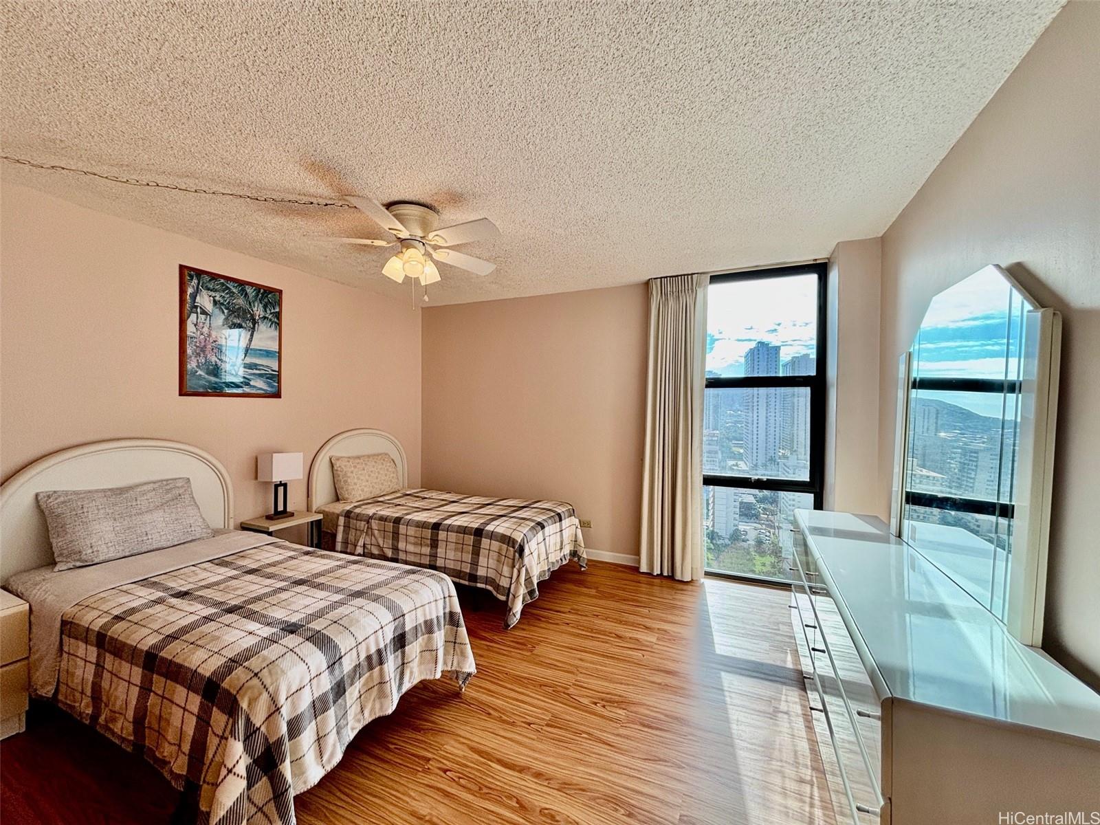 2410 Cleghorn Street Honolulu - Rental - photo 10 of 21