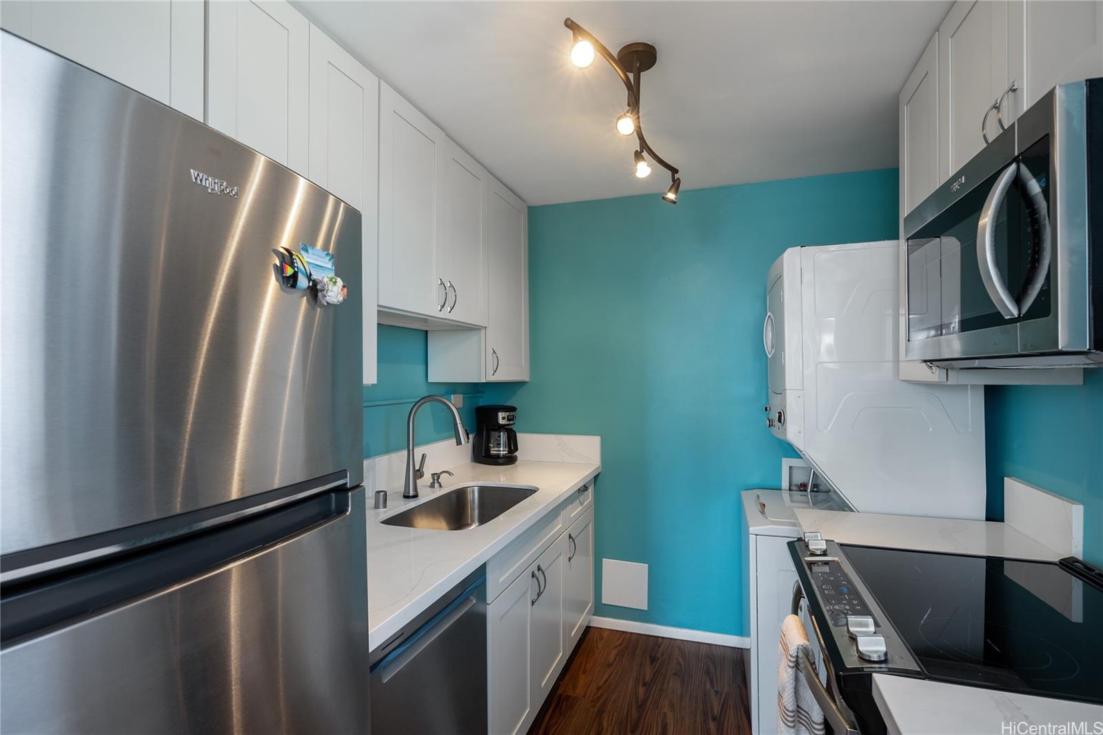 Waikiki Skytower condo # 2404, Honolulu, Hawaii - photo 9 of 16