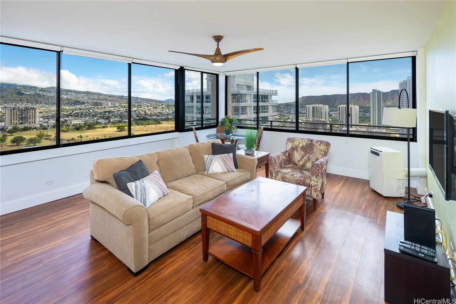 Waikiki Skytower condo # 3002, Honolulu, Hawaii - photo 5 of 19