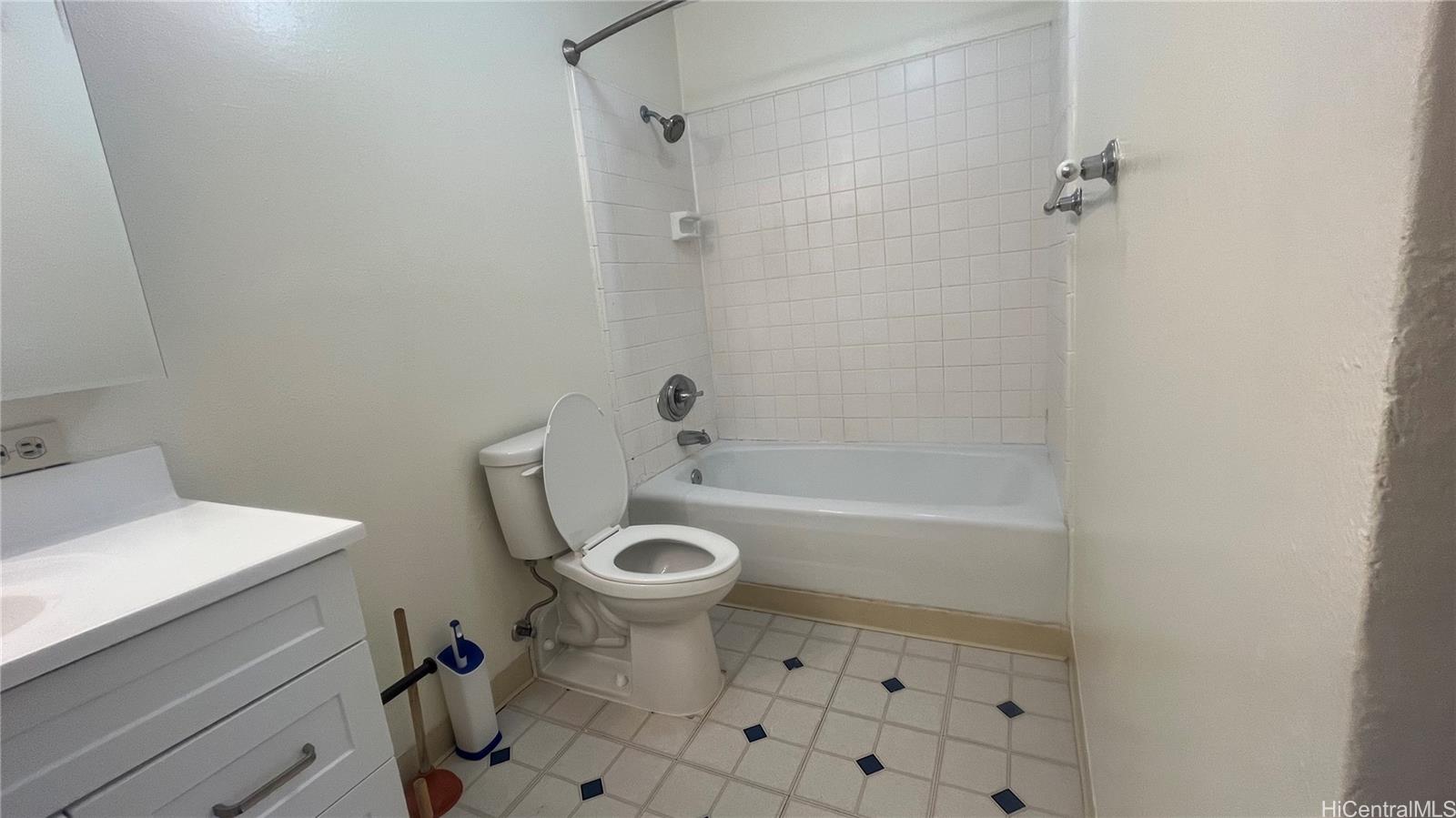 Waikiki Skyliner condo # 1204, Honolulu, Hawaii - photo 16 of 20